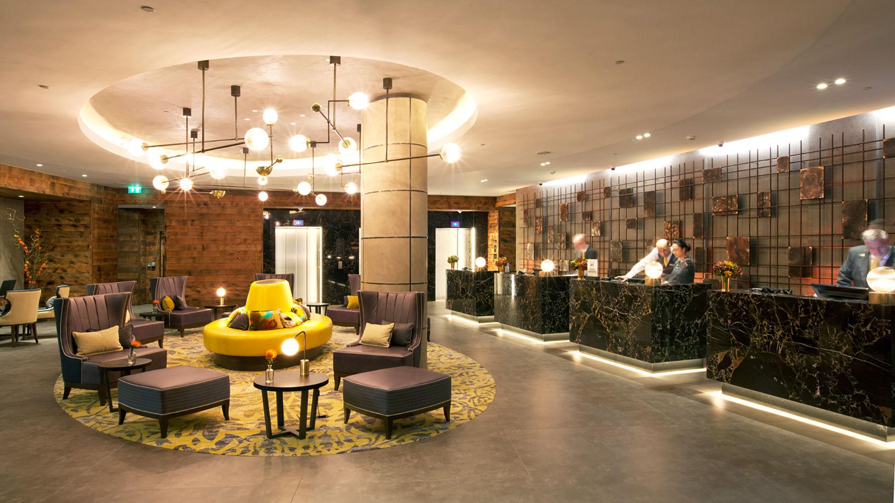 Vista Lobby Hilton London Bankside