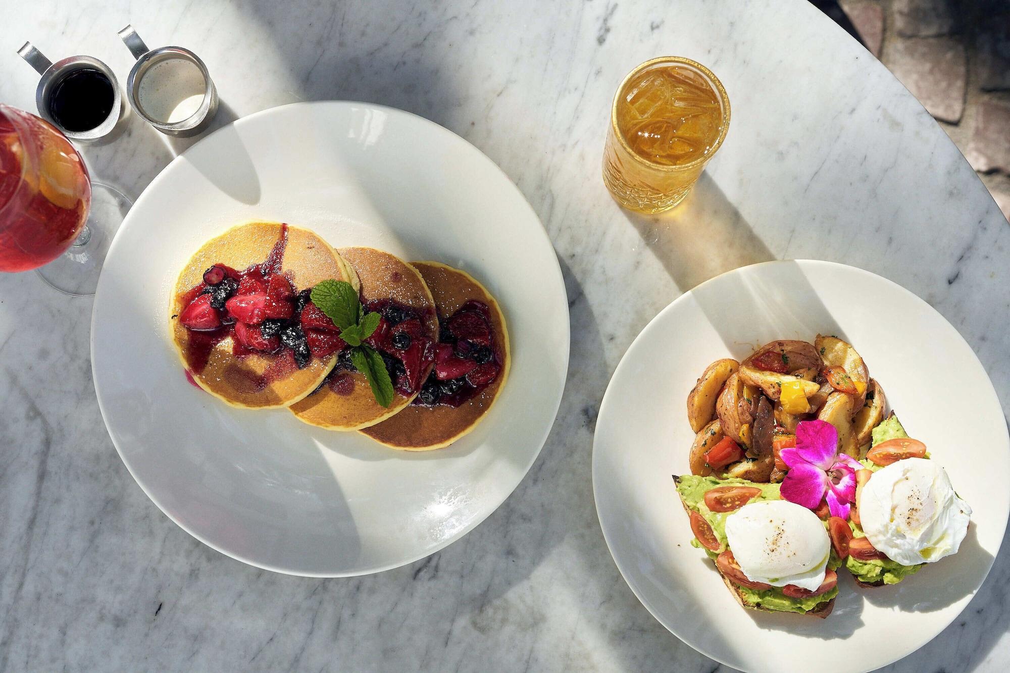 Restaurant Gale South Beach, Curio Collection by Hilton