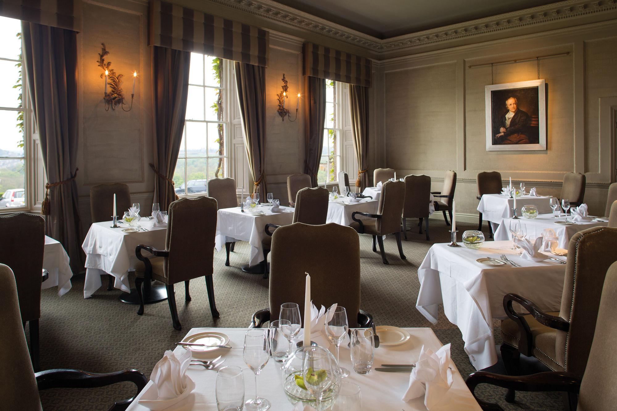 Restaurant Wood Hall Hotel and Spa