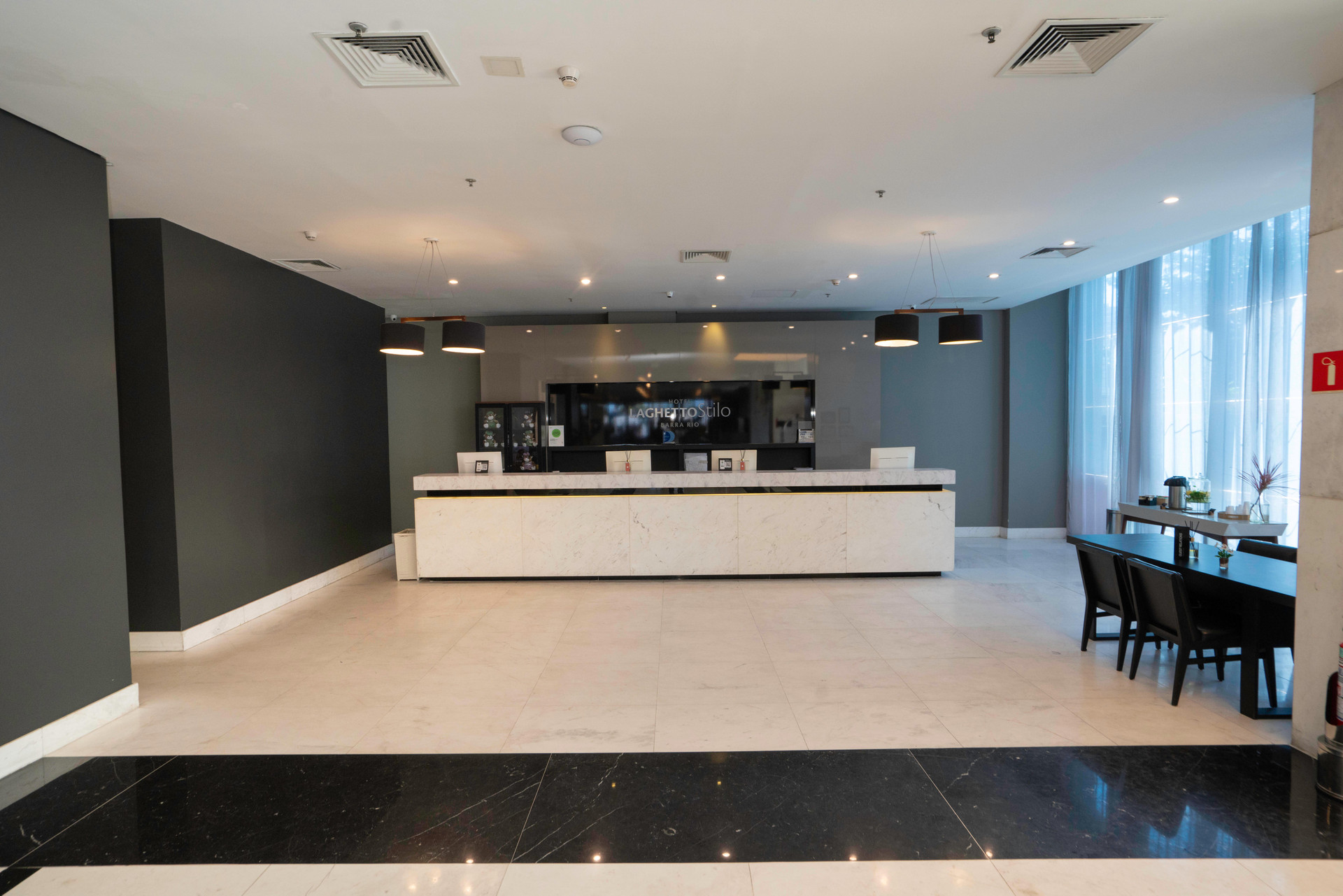 Vista Lobby Laghetto Stilo Barra