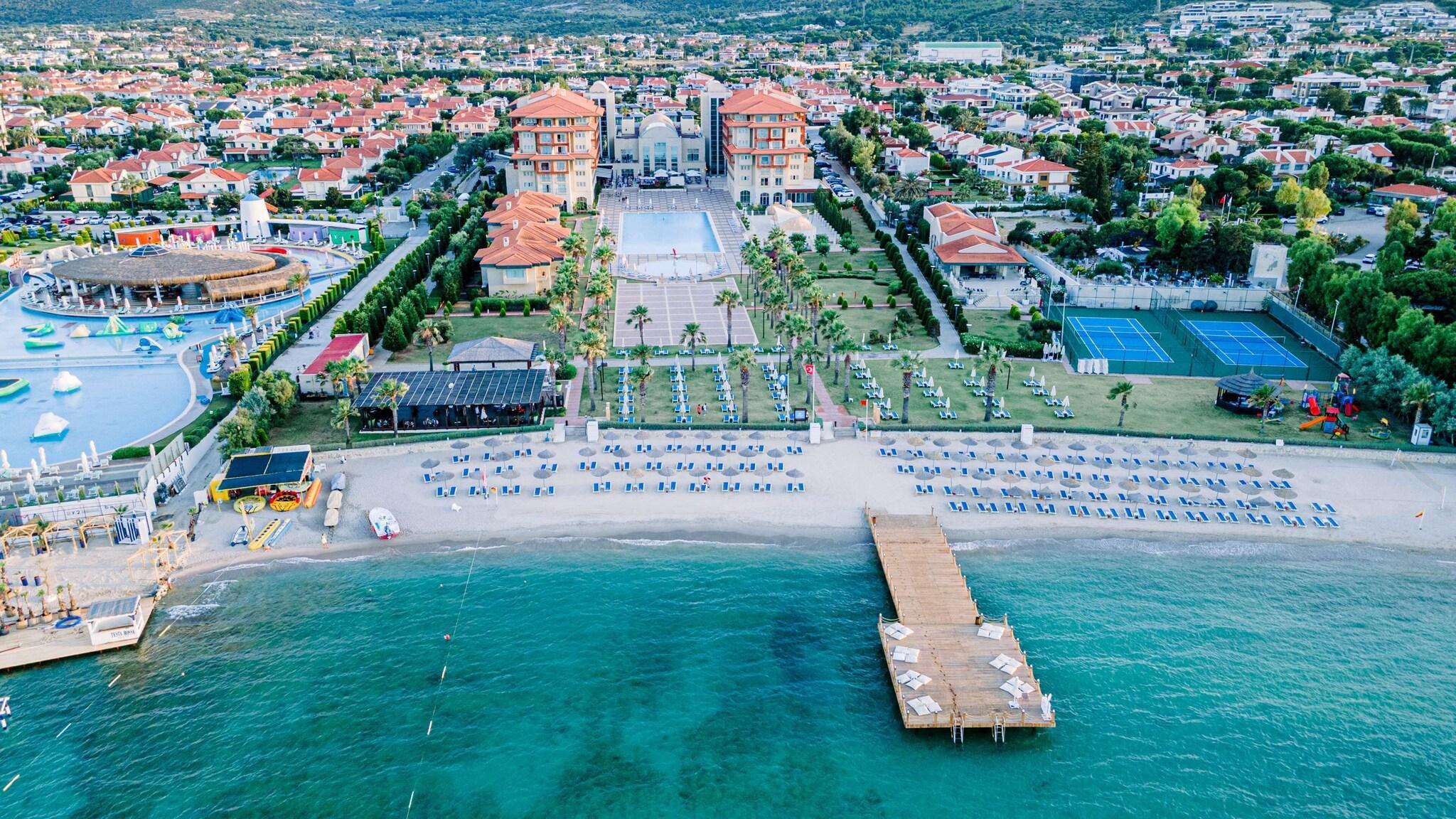 Vista Exterior Radisson Blu Resort & Spa, Cesme