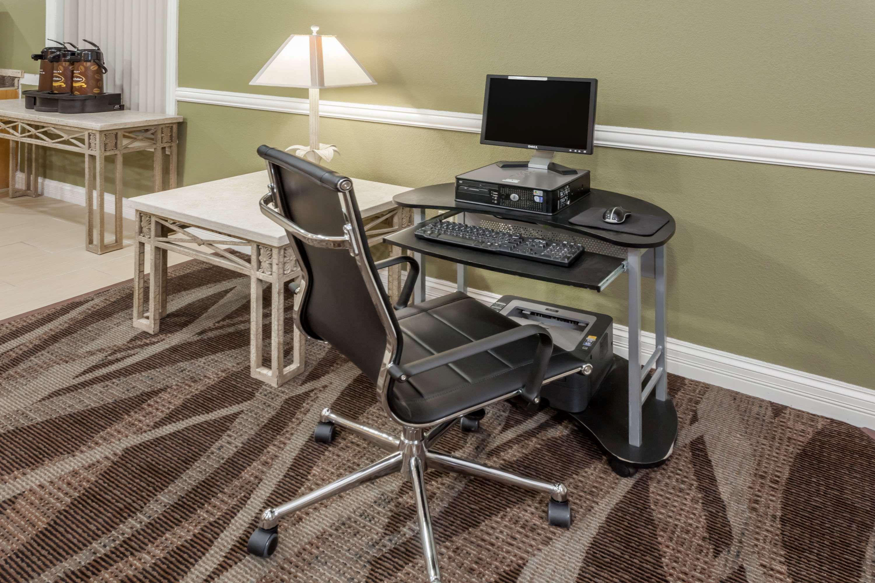 Centro de Negocios Super 8 by Wyndham Rochester