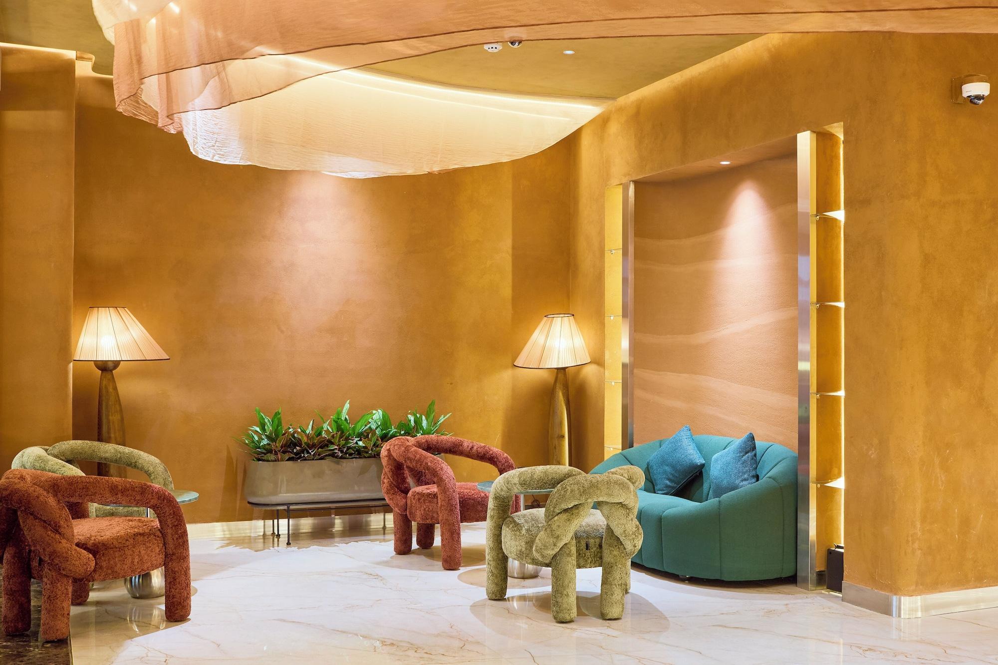 Varios Kin Hotel Ly Tu Trong