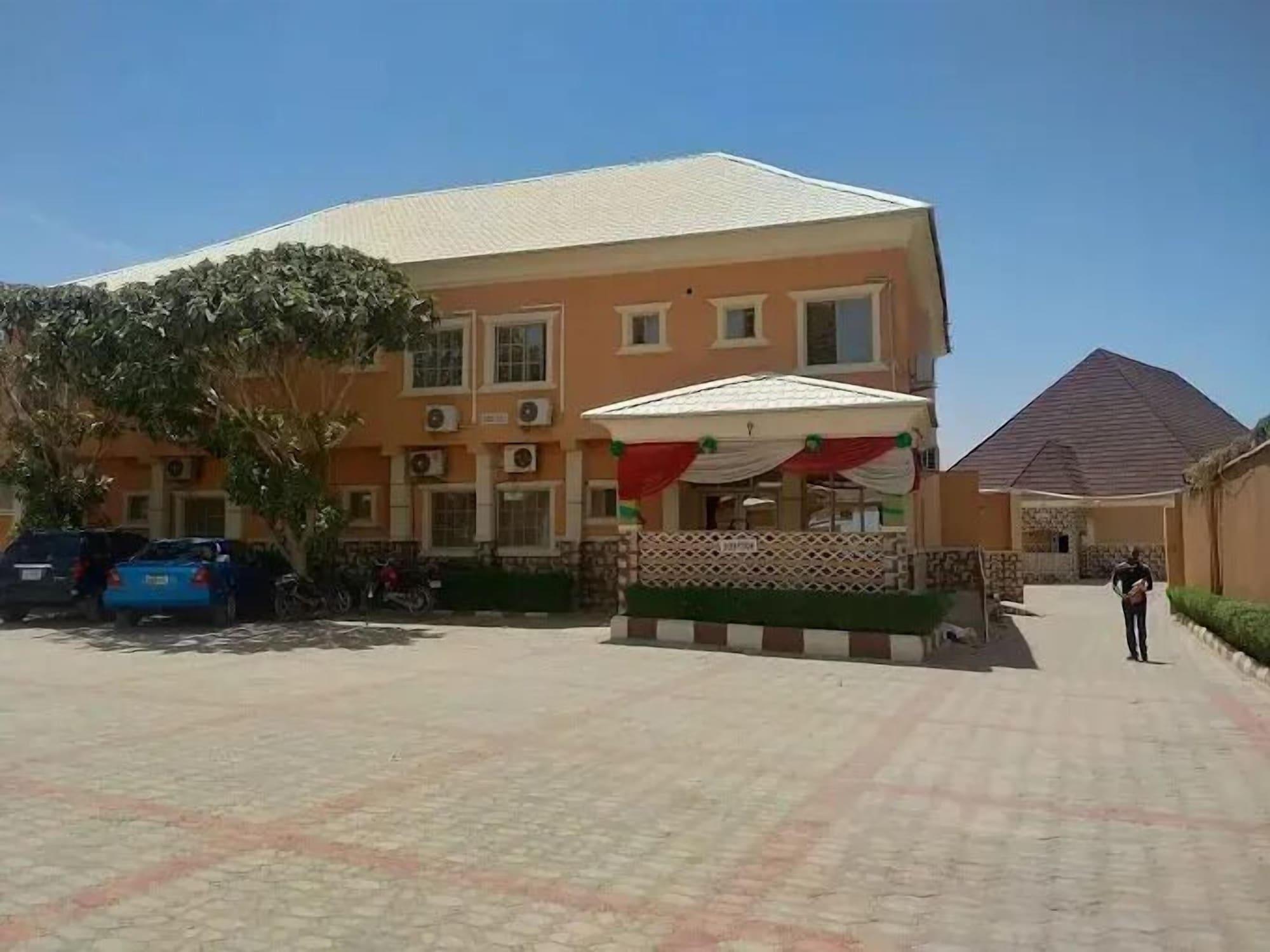 Vista Exterior Monabliss Hotel and Suites