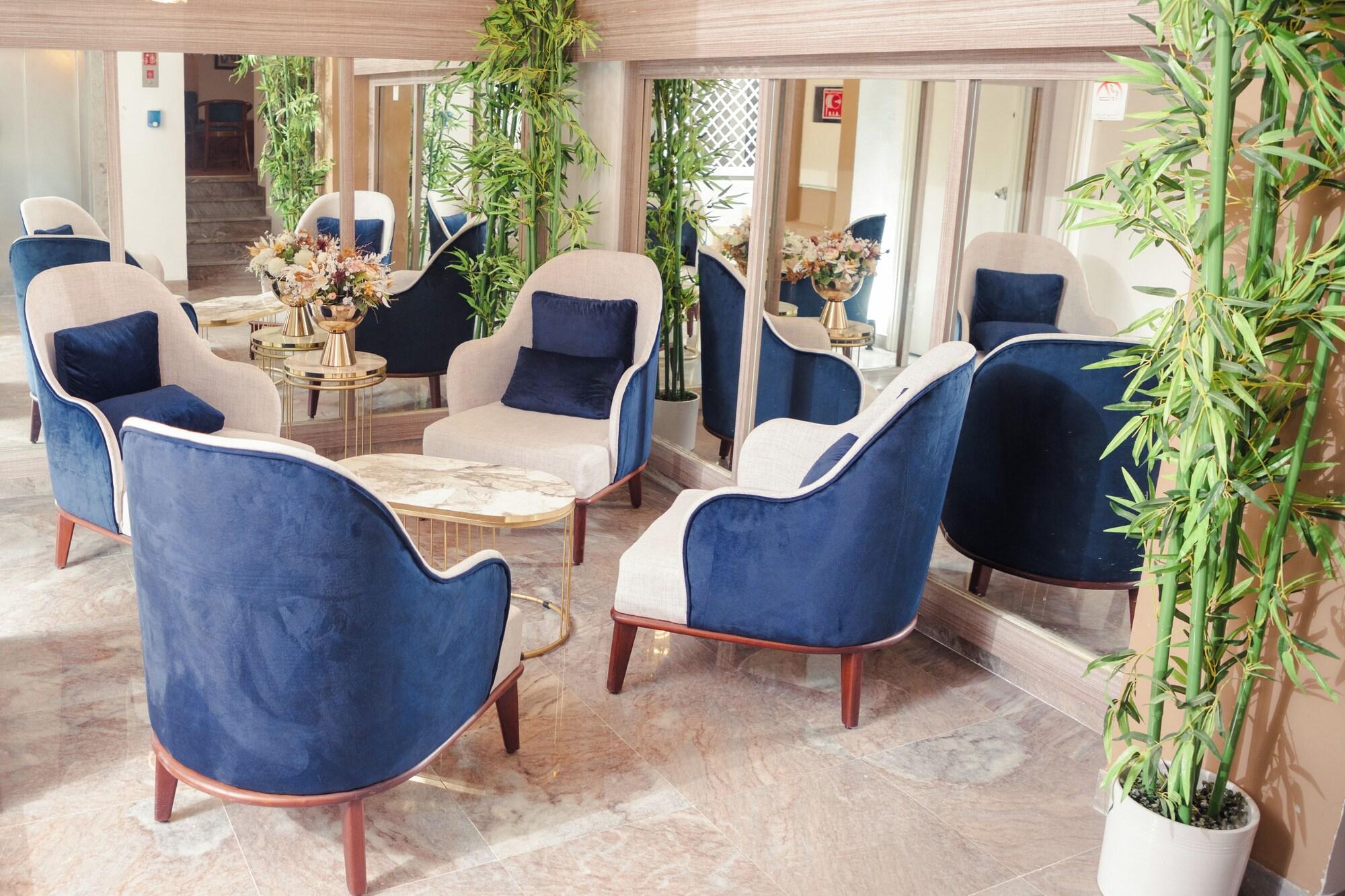 Vista Lobby Le National