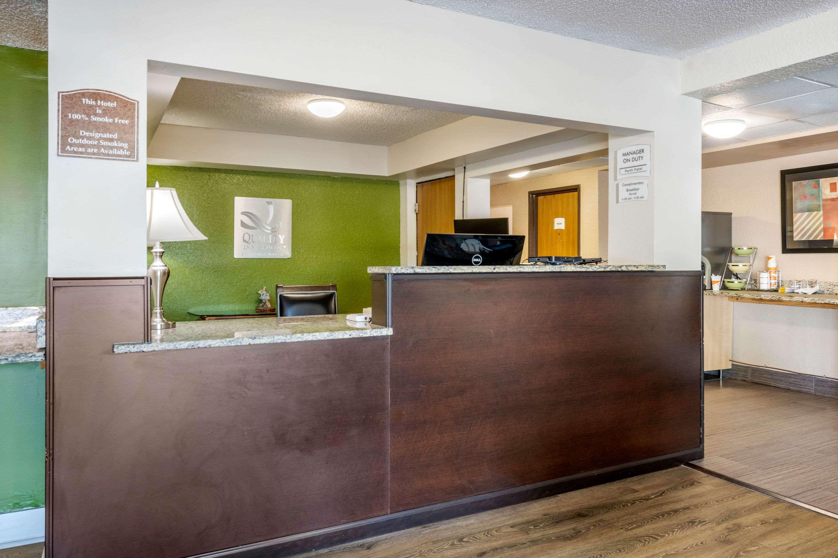 Vista Lobby Quality Inn Leesburg Chain of Lakes