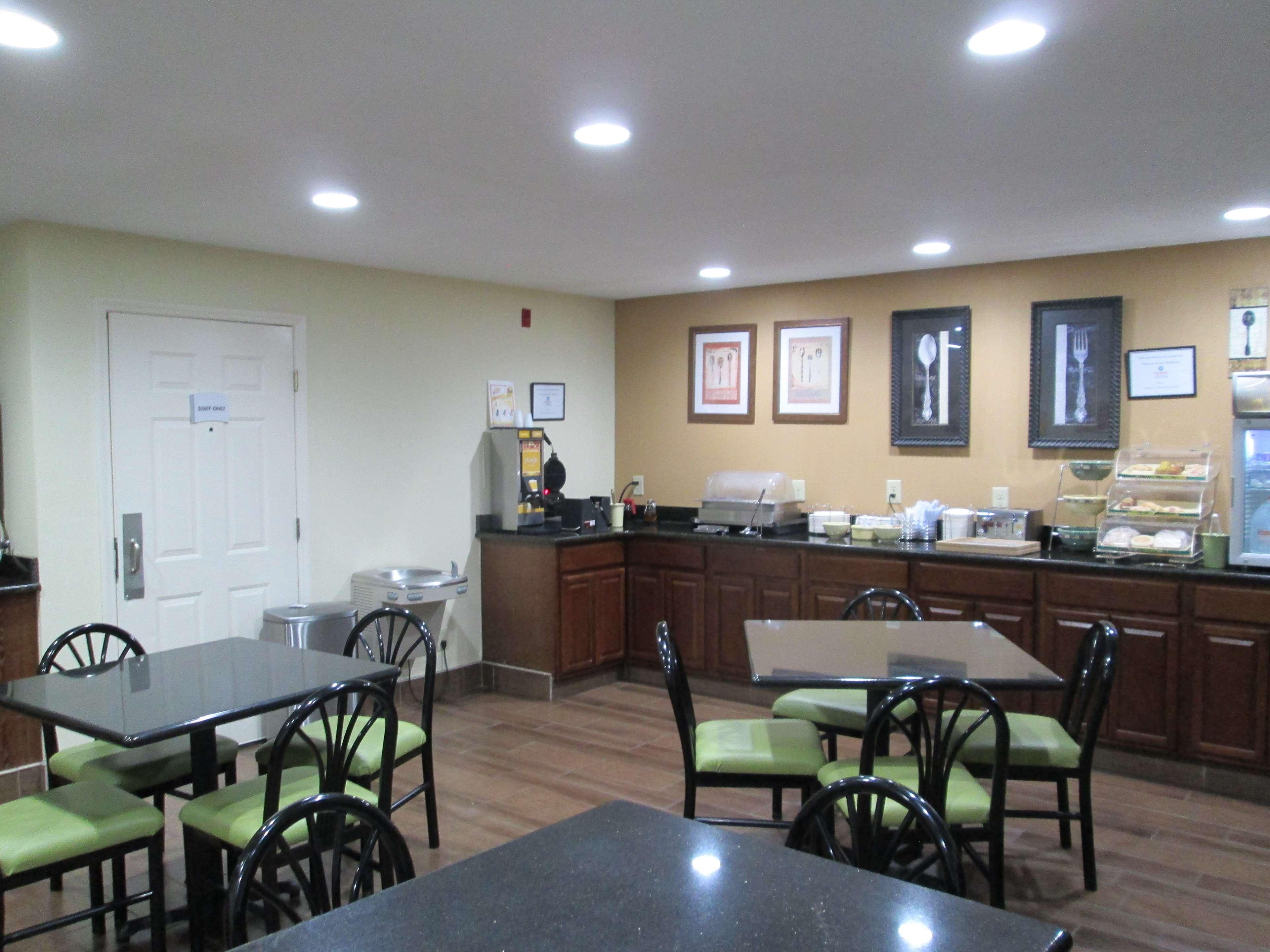 Restaurant SureStay Plus Hotel by Best Western Asheboro