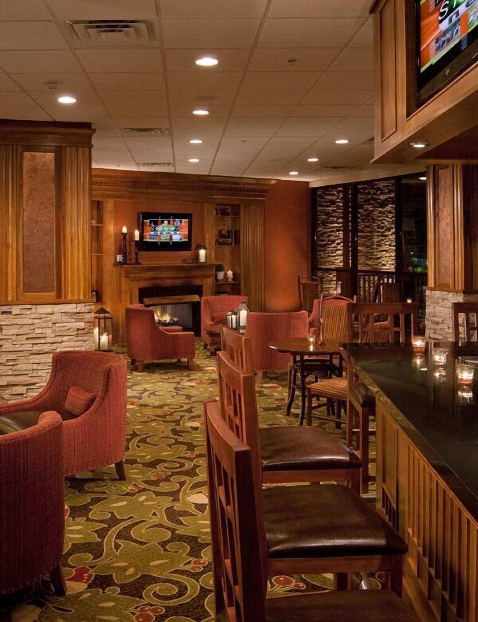 Vista Lobby The Park Vista - a DoubleTree by Hilton Hotel - Gatlinburg