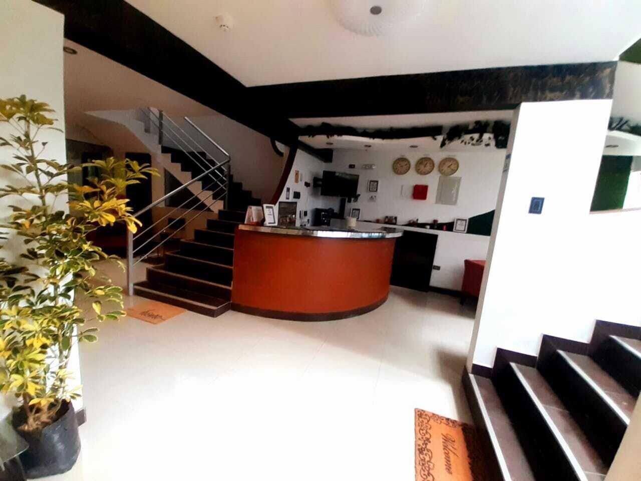 Vista Lobby Hidden Garden