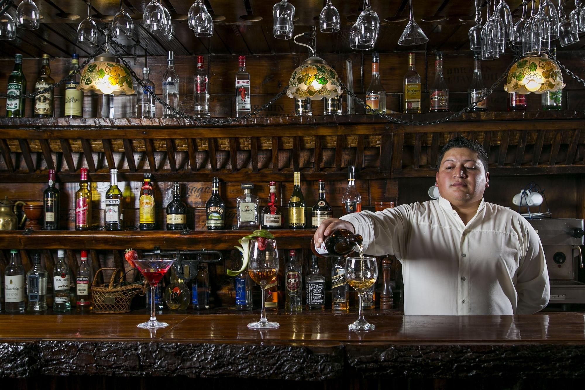 Bar/Salón Hotel Rumipamba de las Rosas
