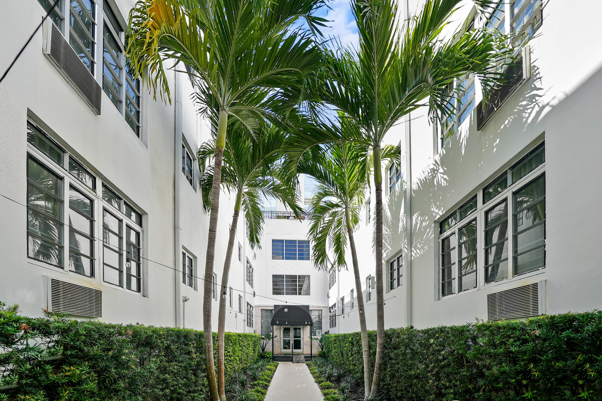 Vista Exterior Lincoln Arms Suites
