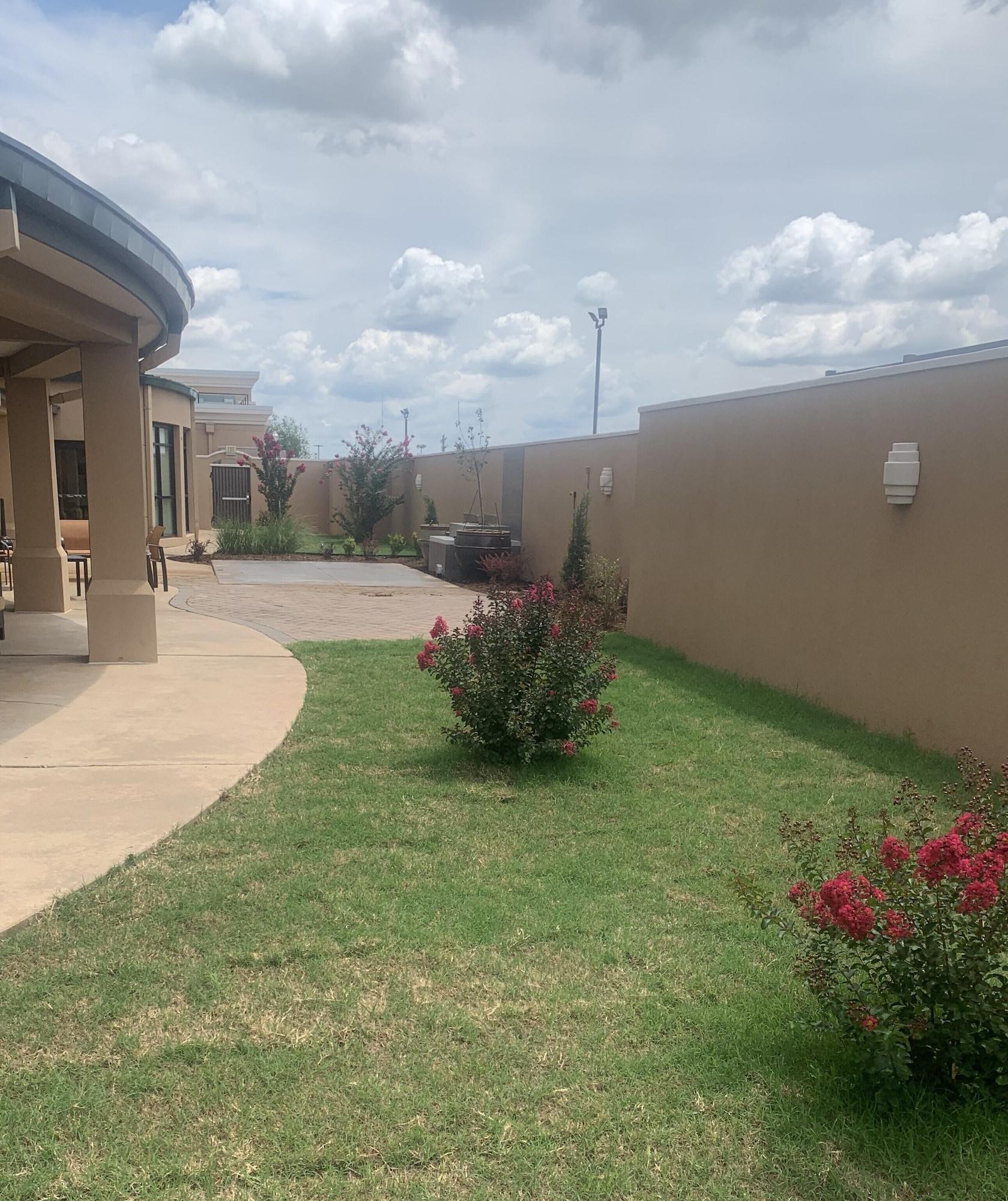 Vista Exterior Courtyard by Marriott Oklahoma City North/Quail Springs