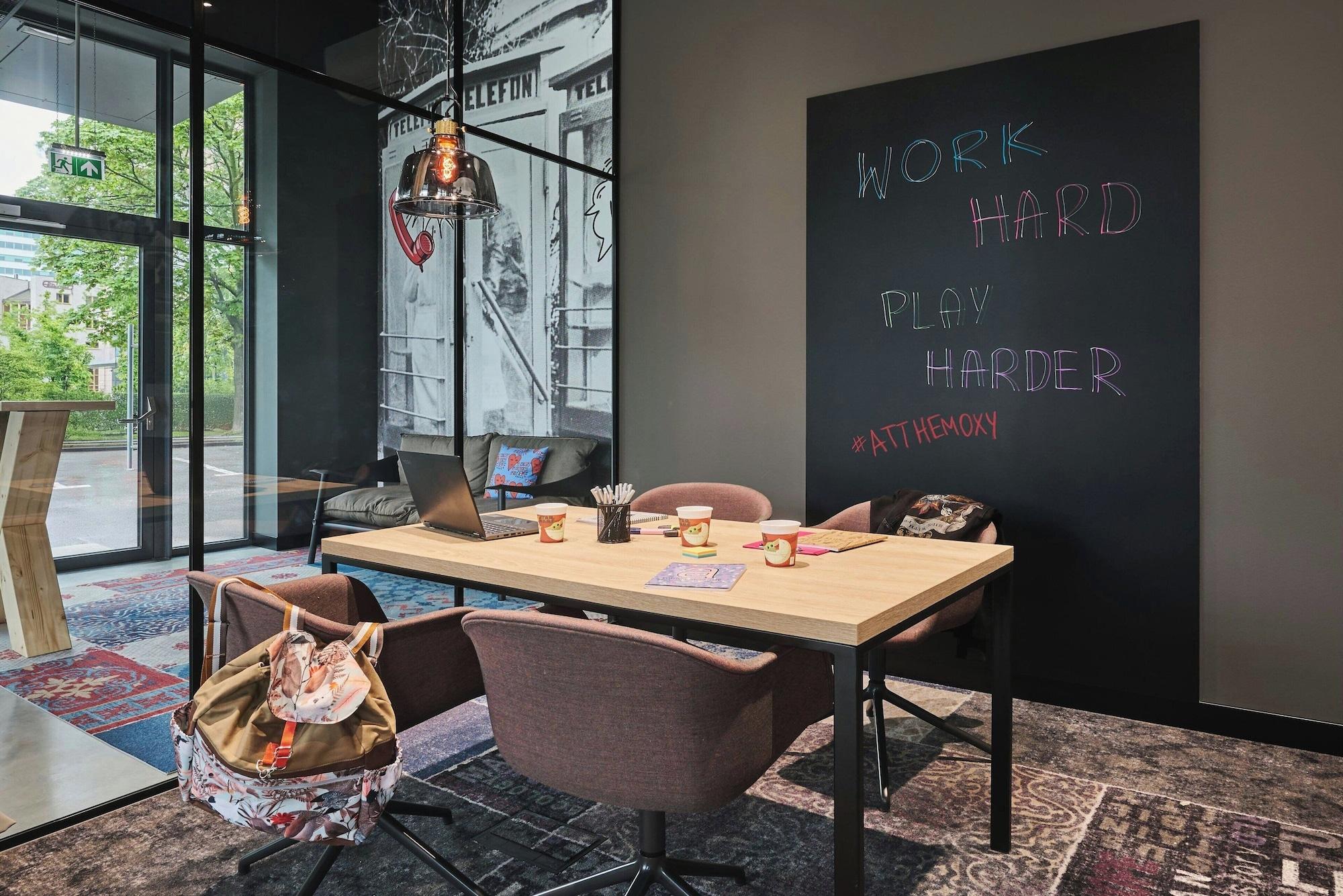 Sala de Reuniones Moxy Warsaw City