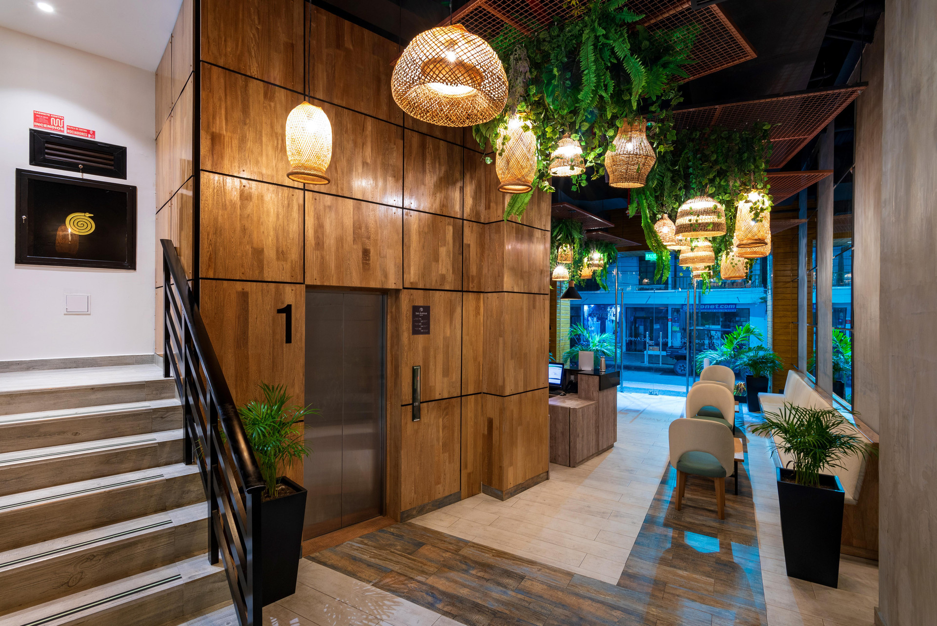 Varios Sea Avenue Hotel