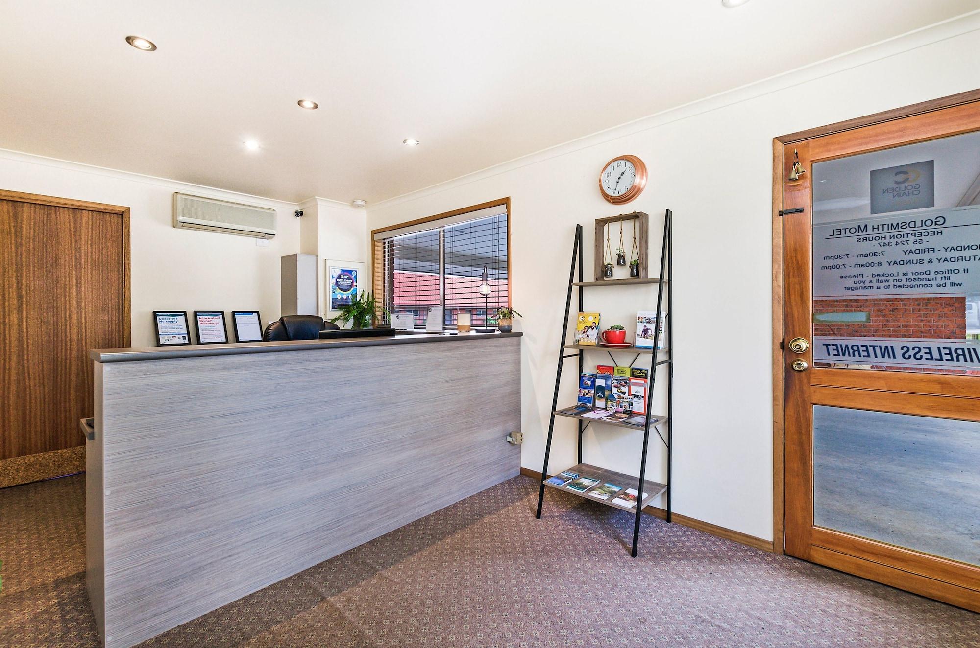 Vista Lobby AAt 28 Goldsmith Motel