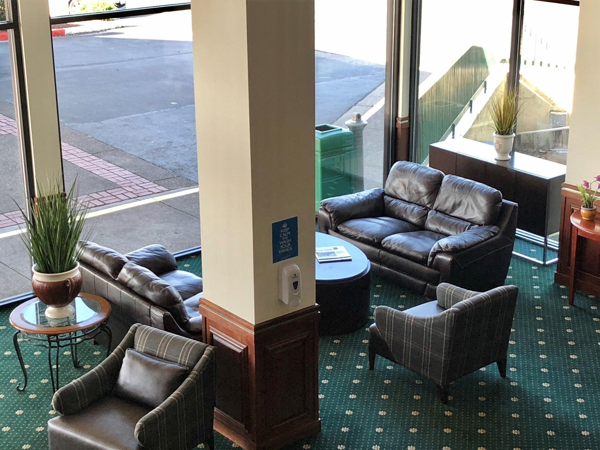 Vista Lobby Rogue Regency Inn Medford Airport