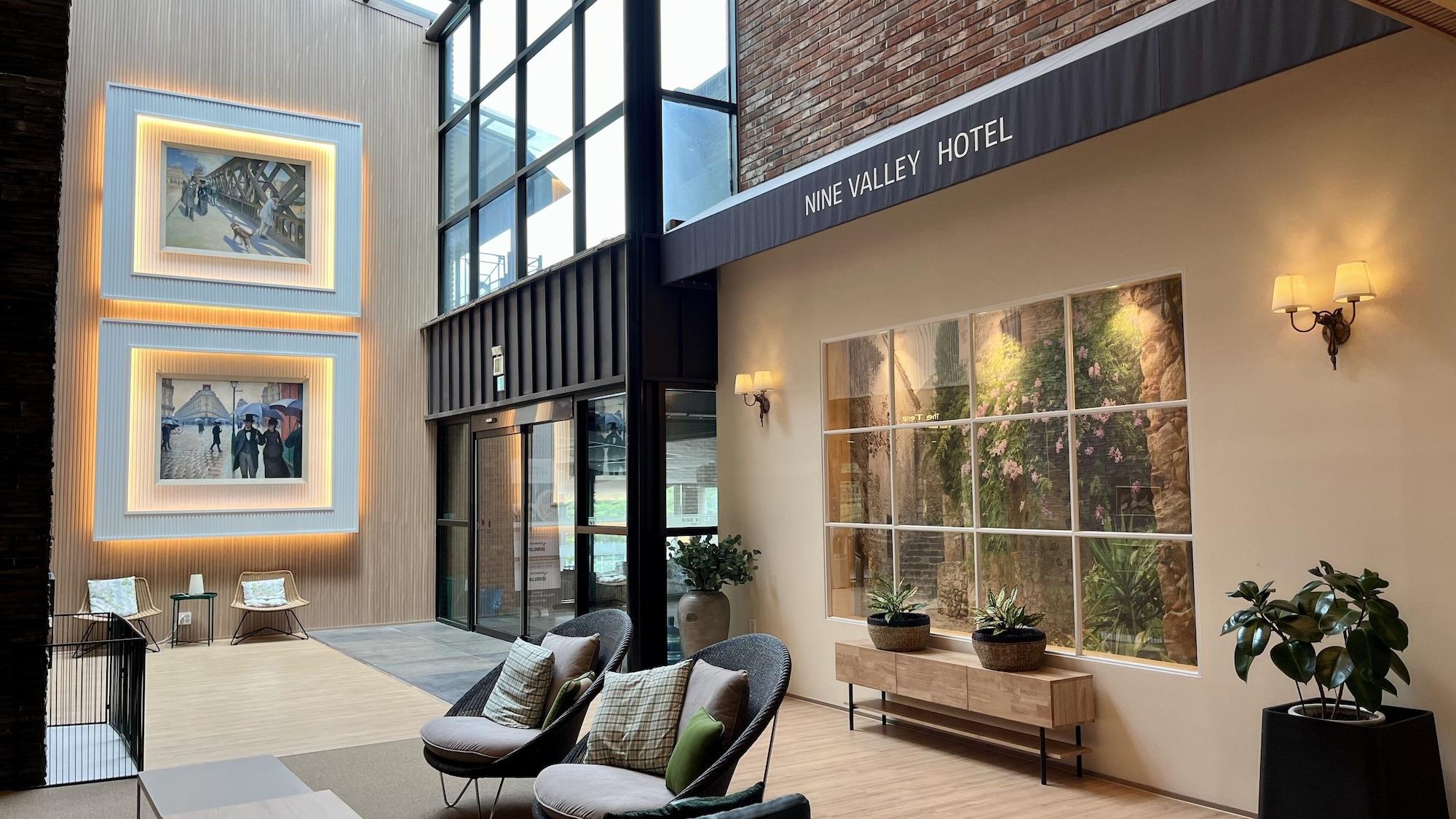 Vista Lobby Nine Valley Park