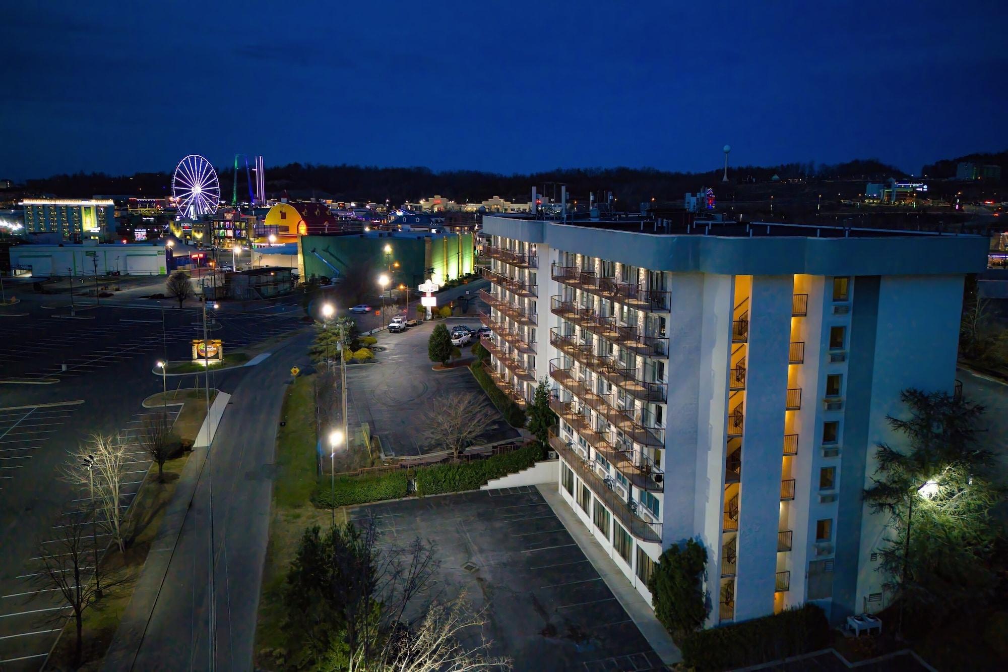Vista Exterior Park Tower Inn