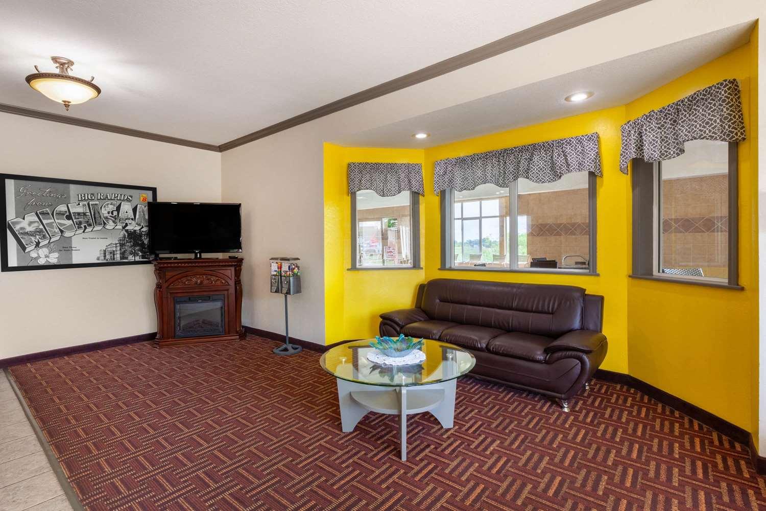 Vista Lobby Super 8 by Wyndham Big Rapids