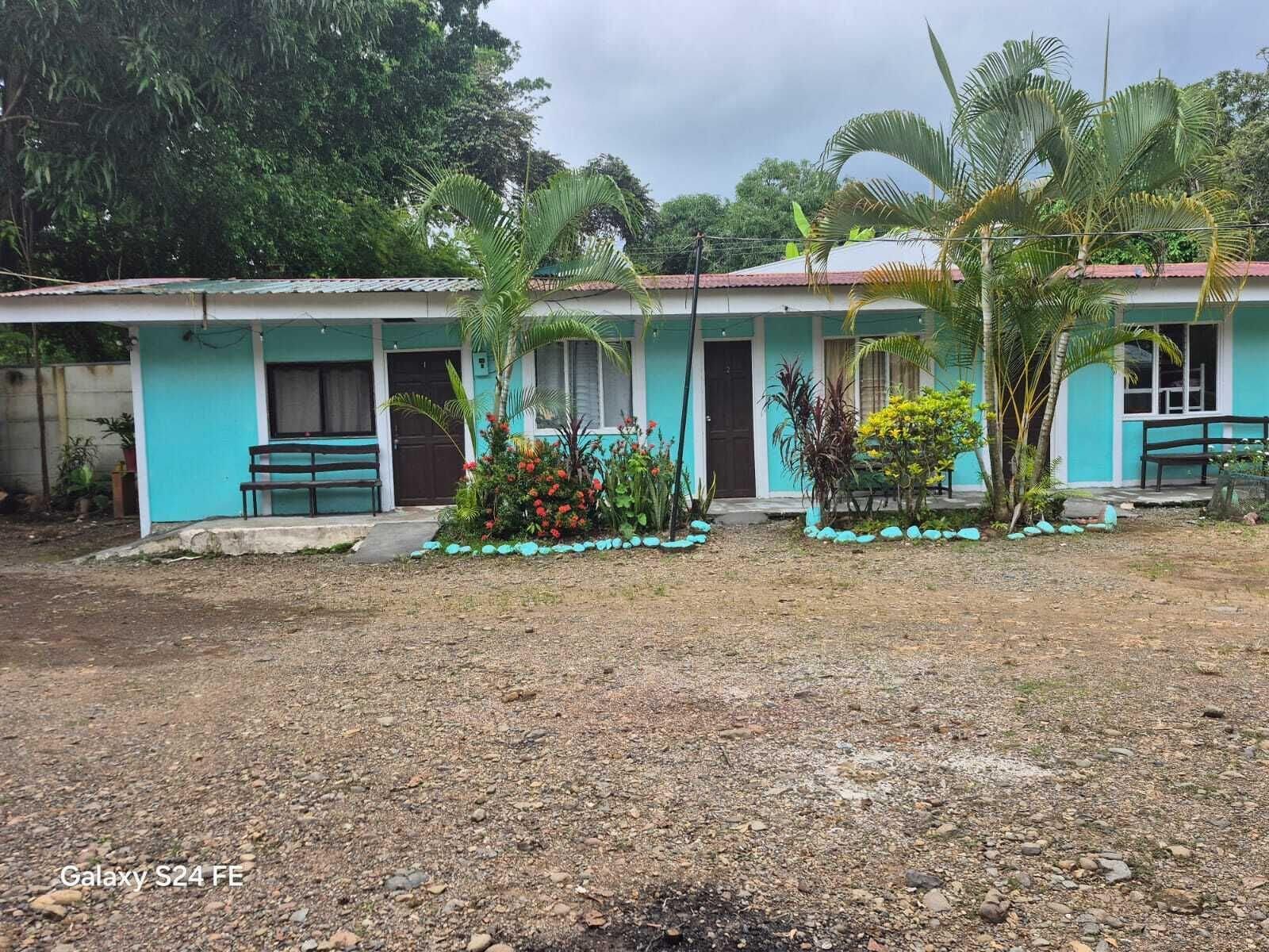 Vista Exterior hostel yuriel