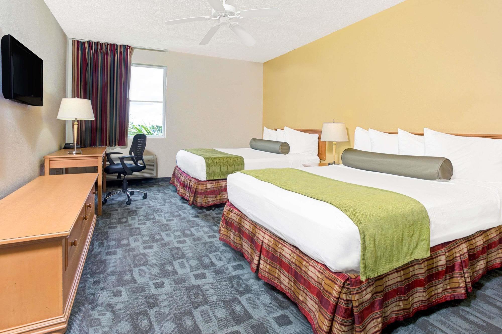 Guest room Baymont Inn And Suites West Miami Airport
