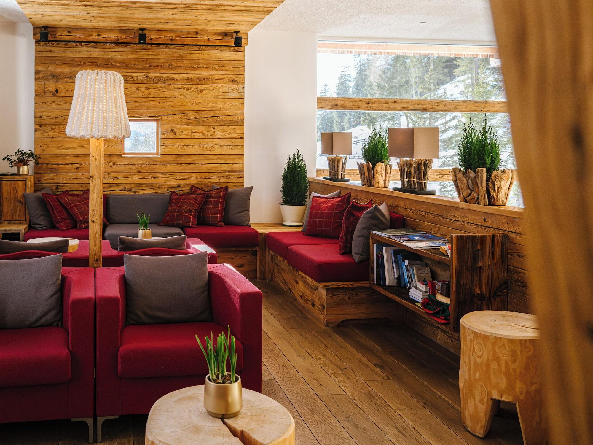 Vista Lobby Alpine Hotel Gran Fodá