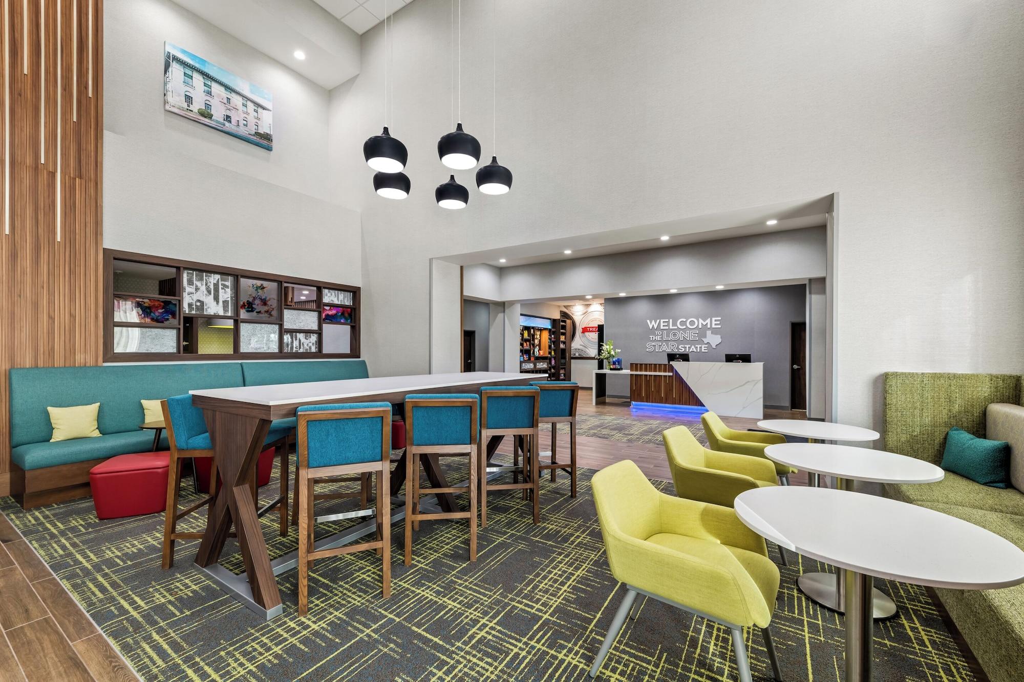 Vista Lobby Hampton Inn & Suites Sherman