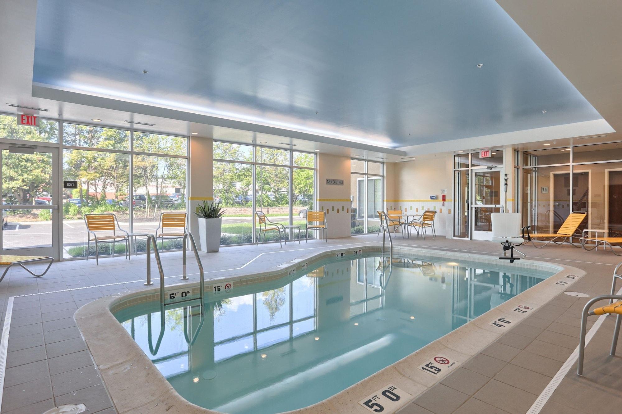 Vista Piscina Fairfield Inn & Suites by Marriott Philadelphia Horsham
