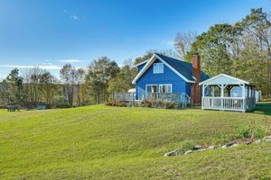 Alquiler Vacacional - Relaxation Meets Upstate Adventure at Salem Home!