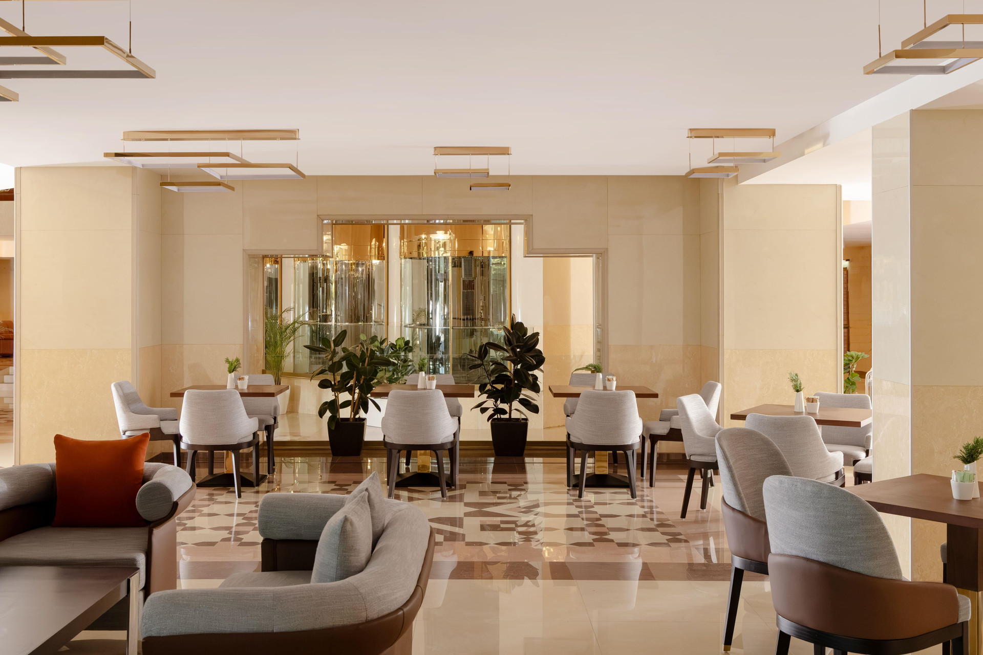 Bar/Salón Ramada Plaza Gence