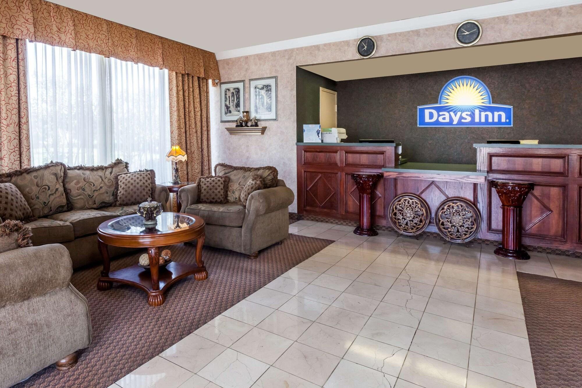 Vista Lobby Days Inn by Wyndham Hillsboro TX