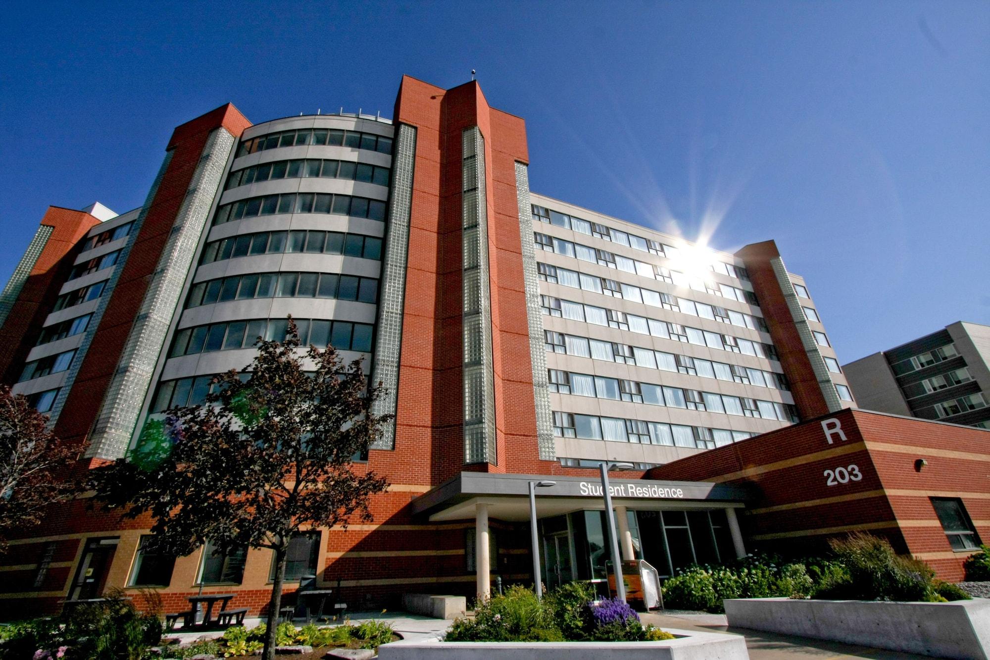 Varios Humber College North Campus Residence