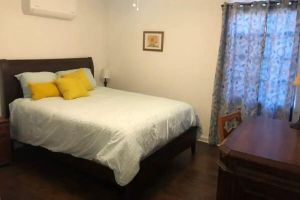 Alquiler Vacacional - The Desert Rose: Cheerful 3 Bedroom in Great Location!