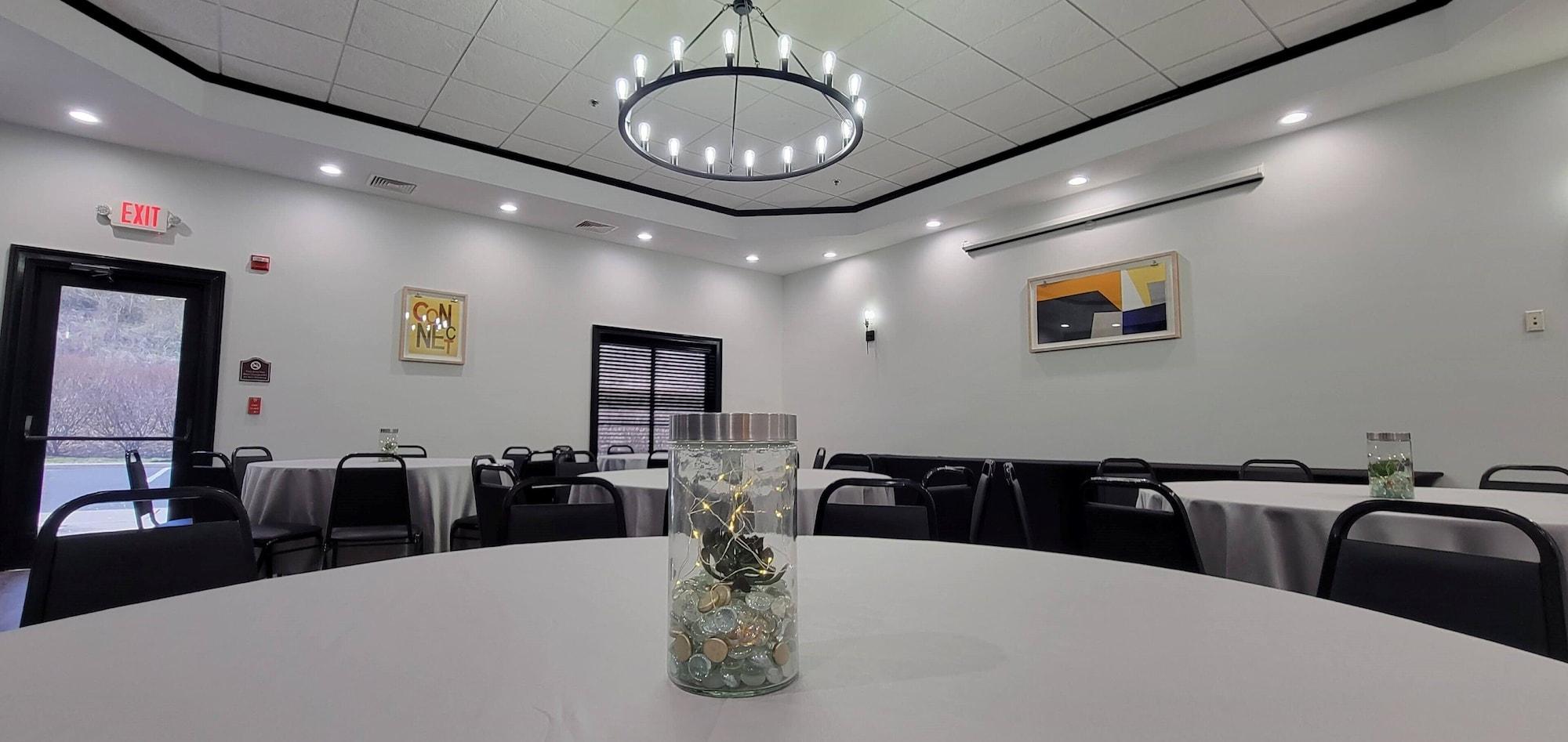 Sala de Reuniones Holiday Inn Express and Suites Newton by IHG