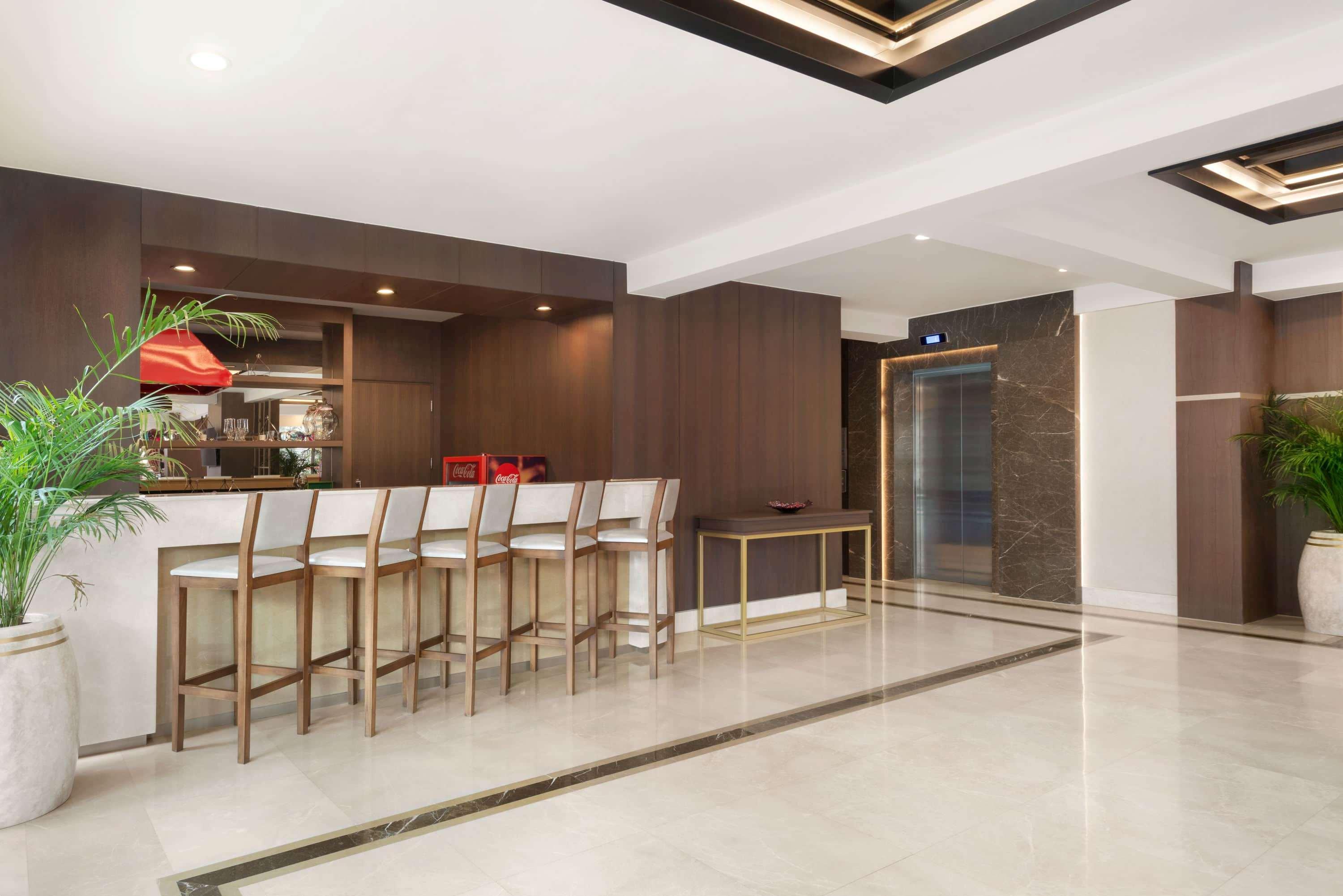 Bar/Salón Ramada by Wyndham Isparta