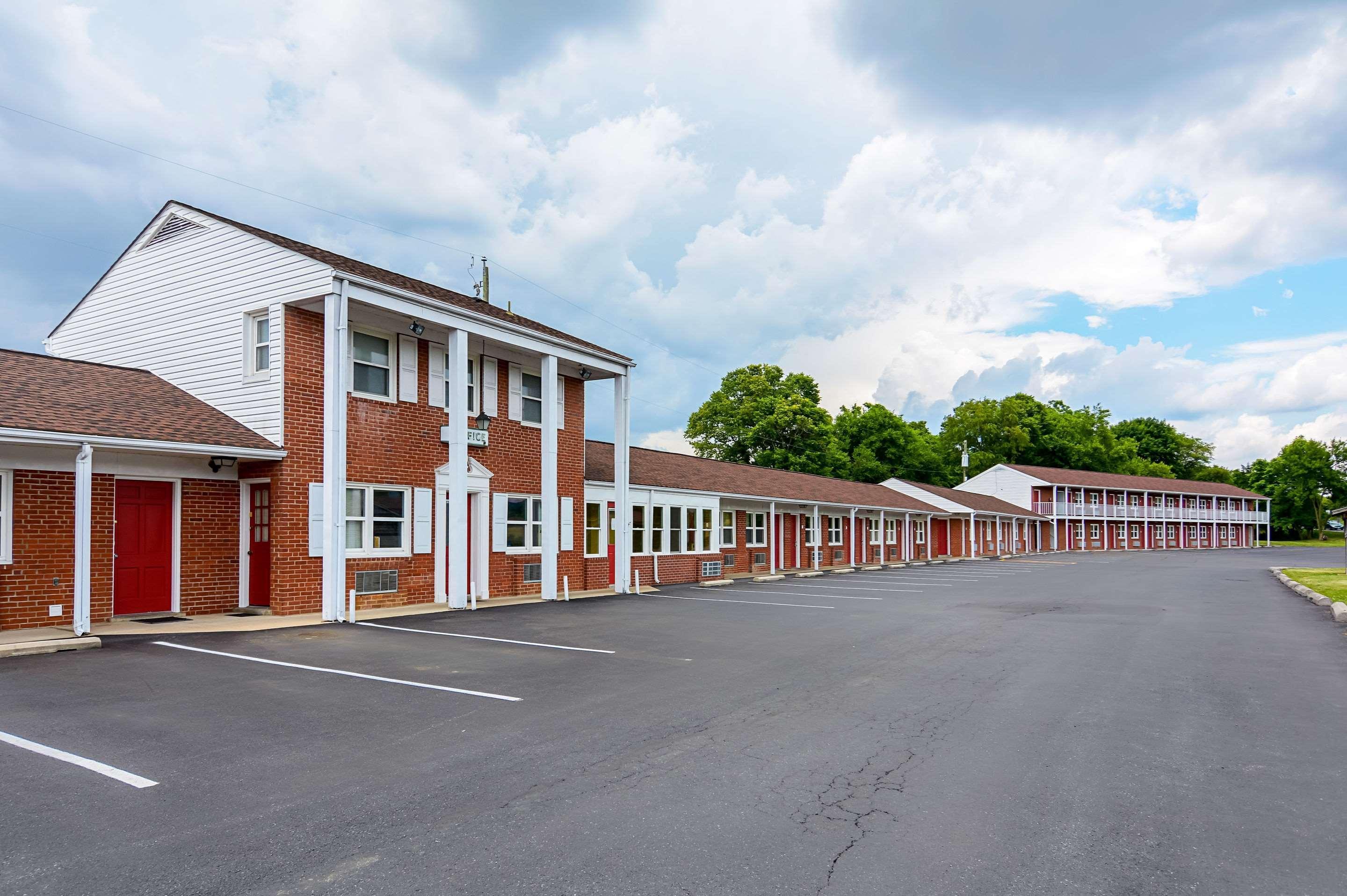 Vista Exterior Econo Lodge Woodstock - Shenandoah Valley I-81