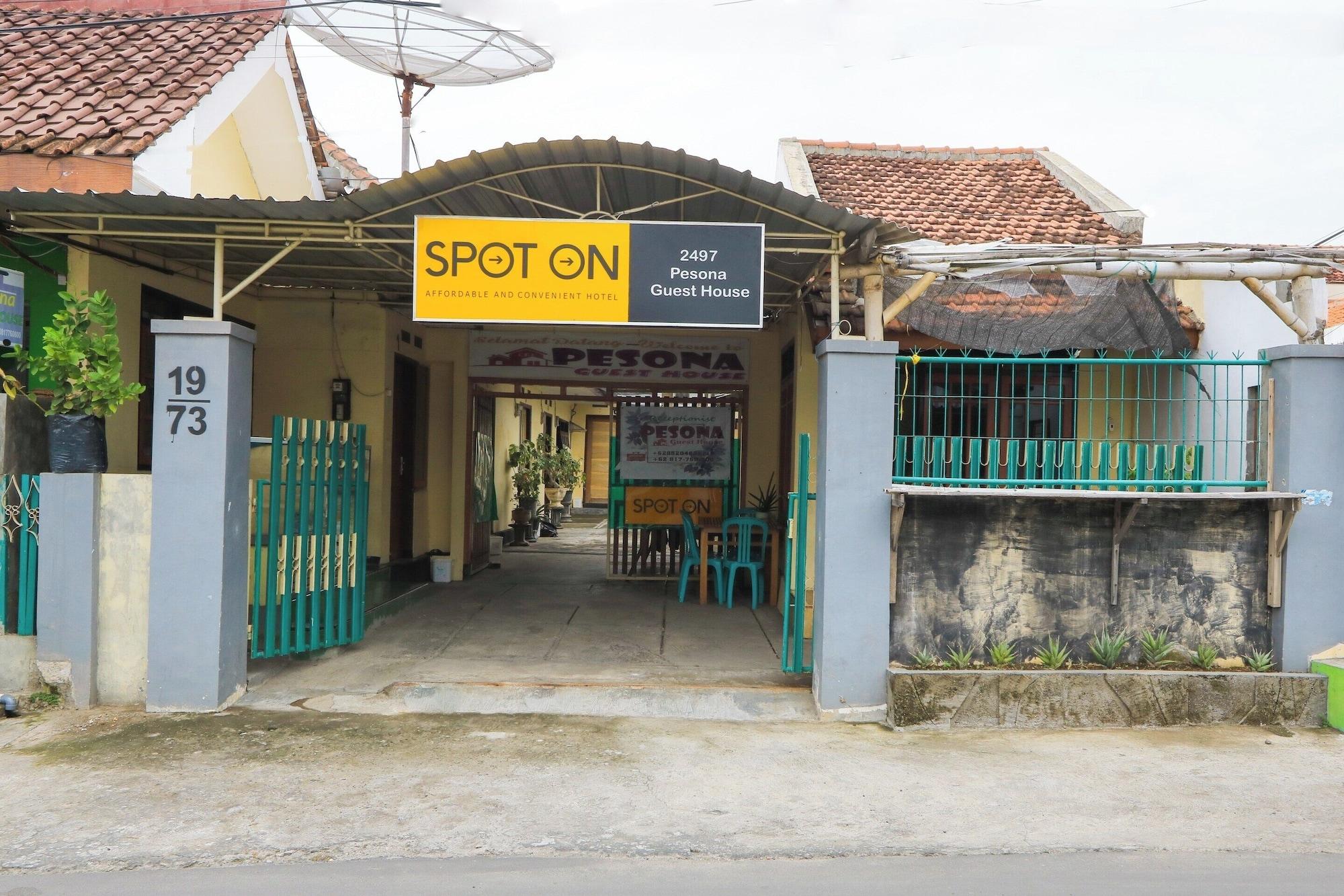 Vista Exterior OYO 2497 Pesona Guest House