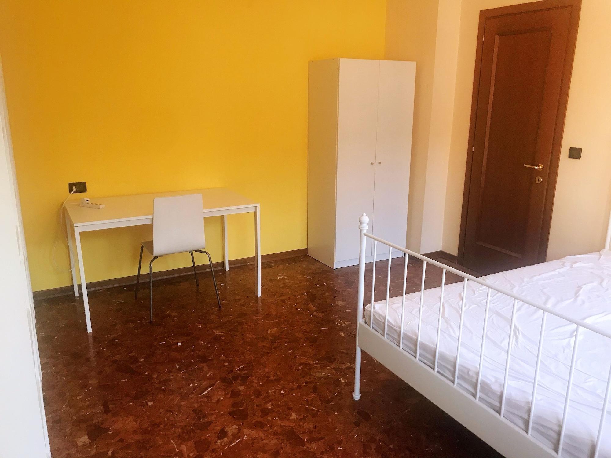 Habitación Room in Apartment - B&B in the Heart of the University Town of Padua for Short Summer Trips