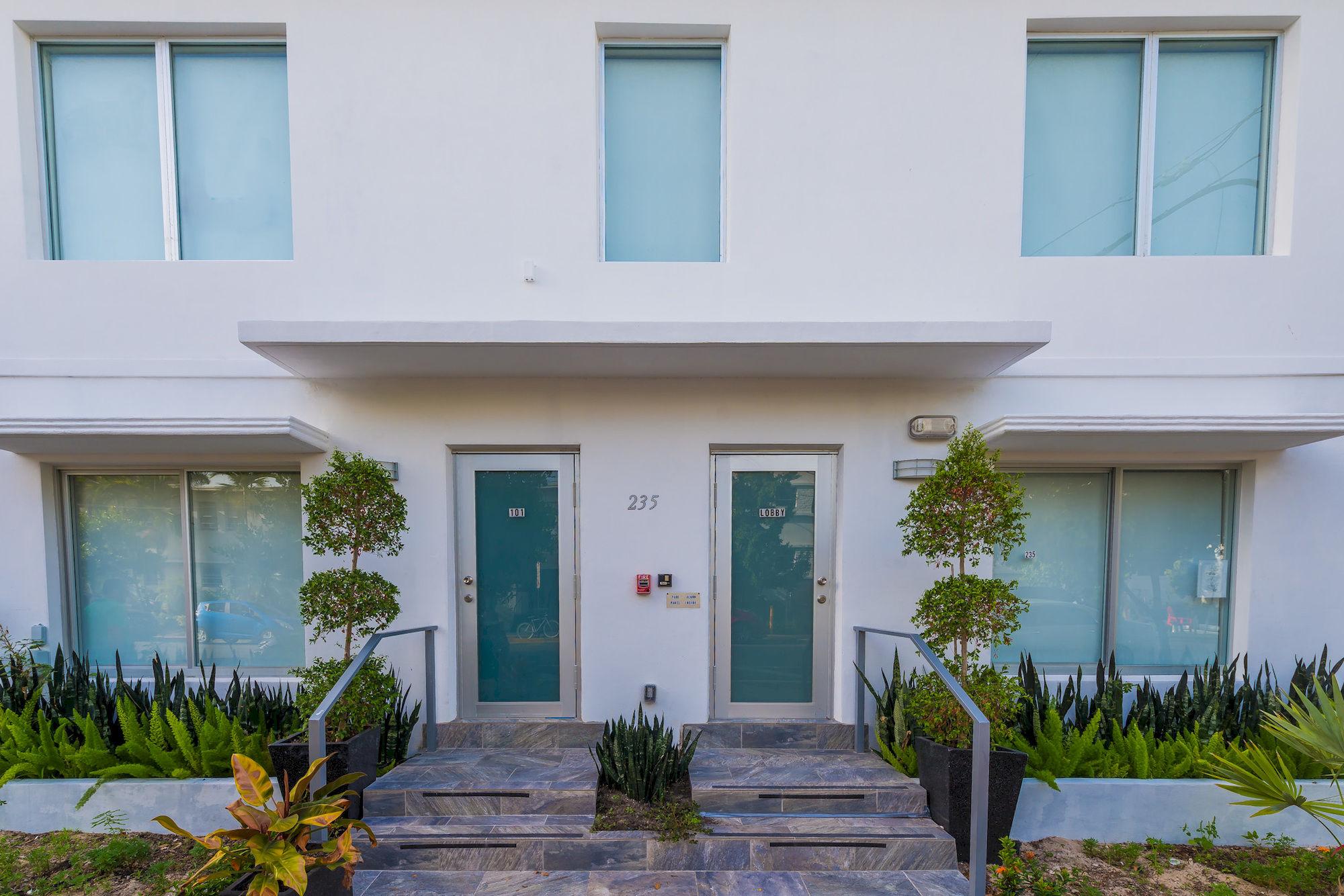Vista Exterior Boutique 18