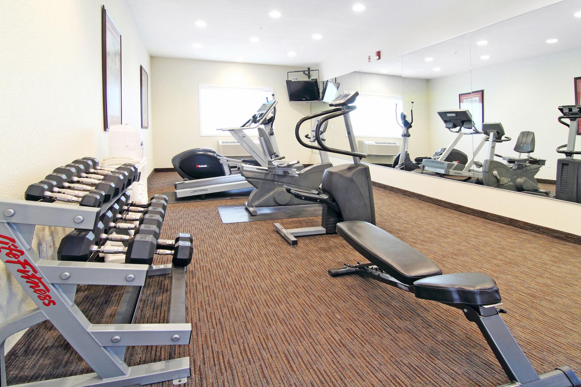 Gimnasio Holiday Inn Express Hotel & Suites Calgary S-Macleod Trail S by IHG