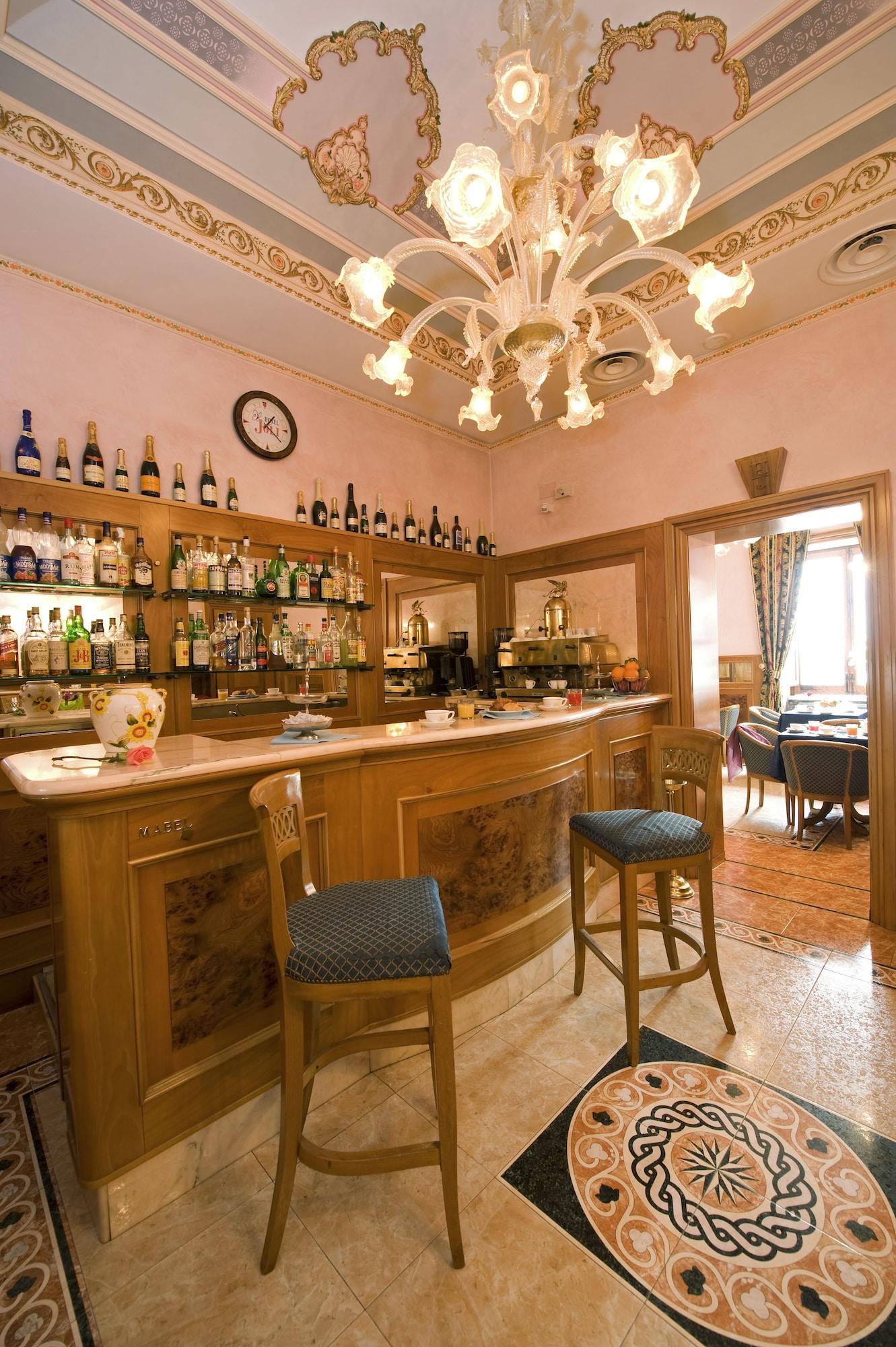 Bar/Salón Hotel Joli