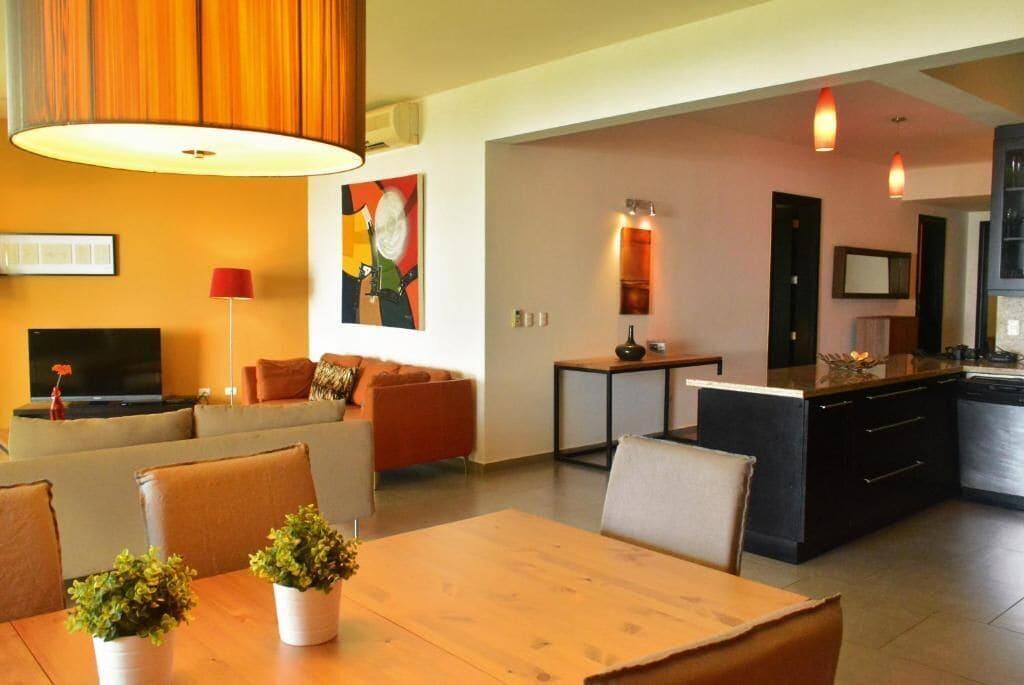 Comodidades del Alojamiento Infiniti Blu 2 bedroom suite with AC, WIFI, Free Breakfast and airport shuttle.