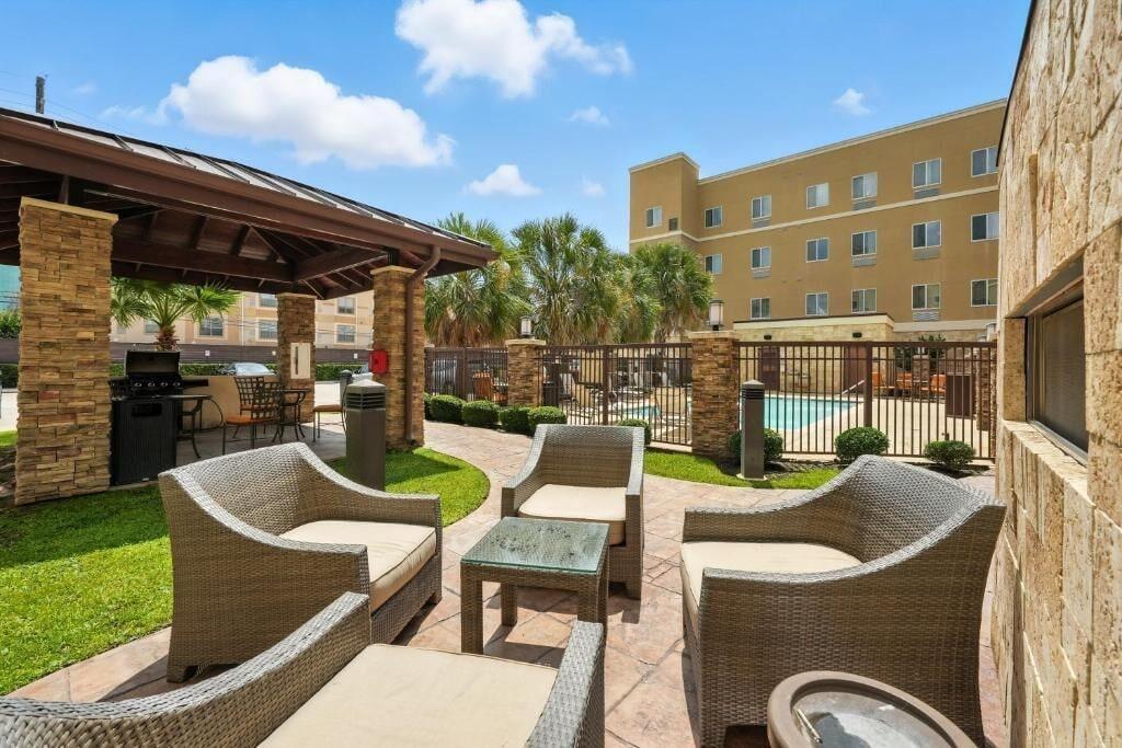 Restaurant Relux at Westchase