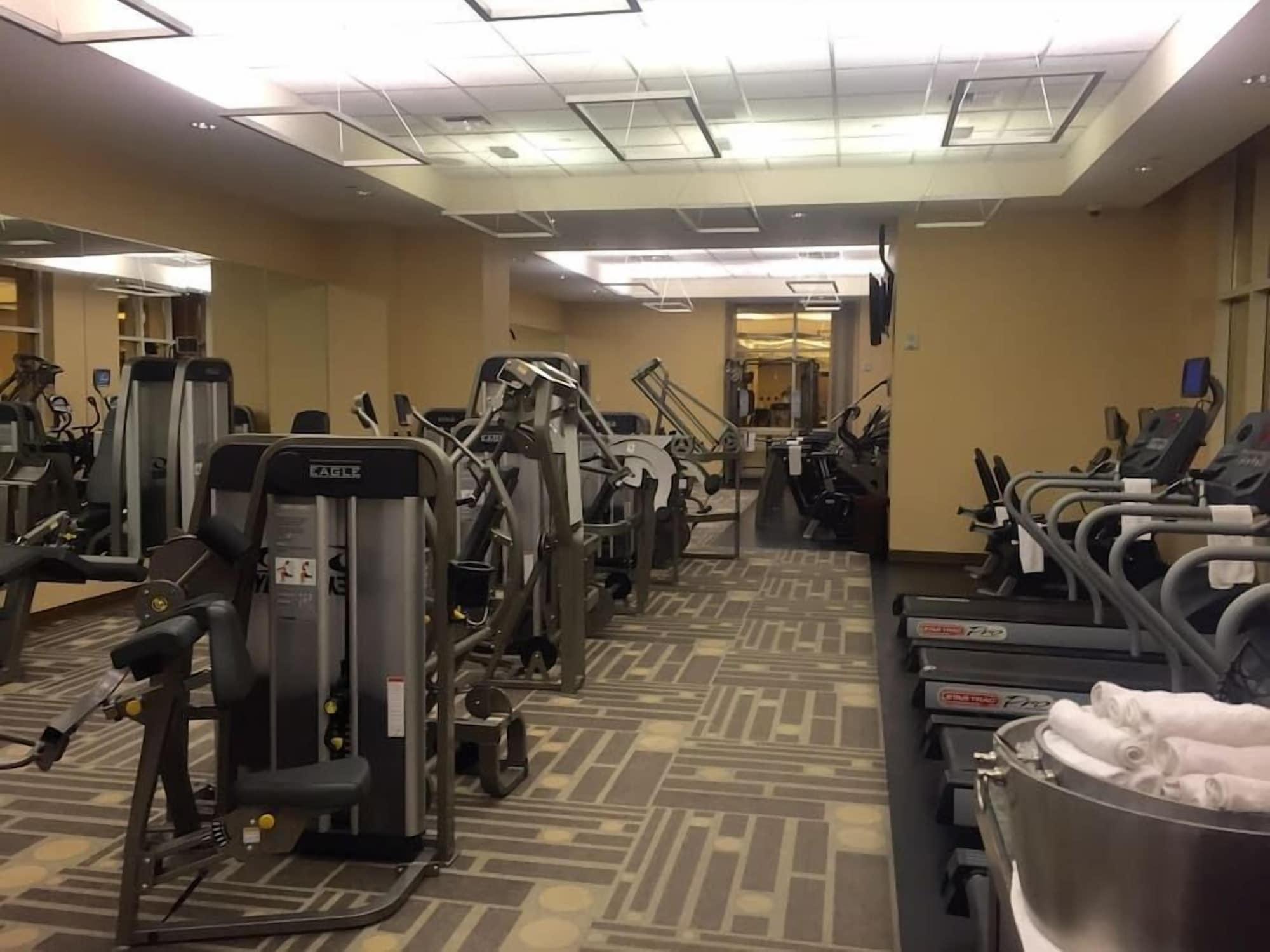 Gimnasio Fallon Luxury Rentals at The Signature