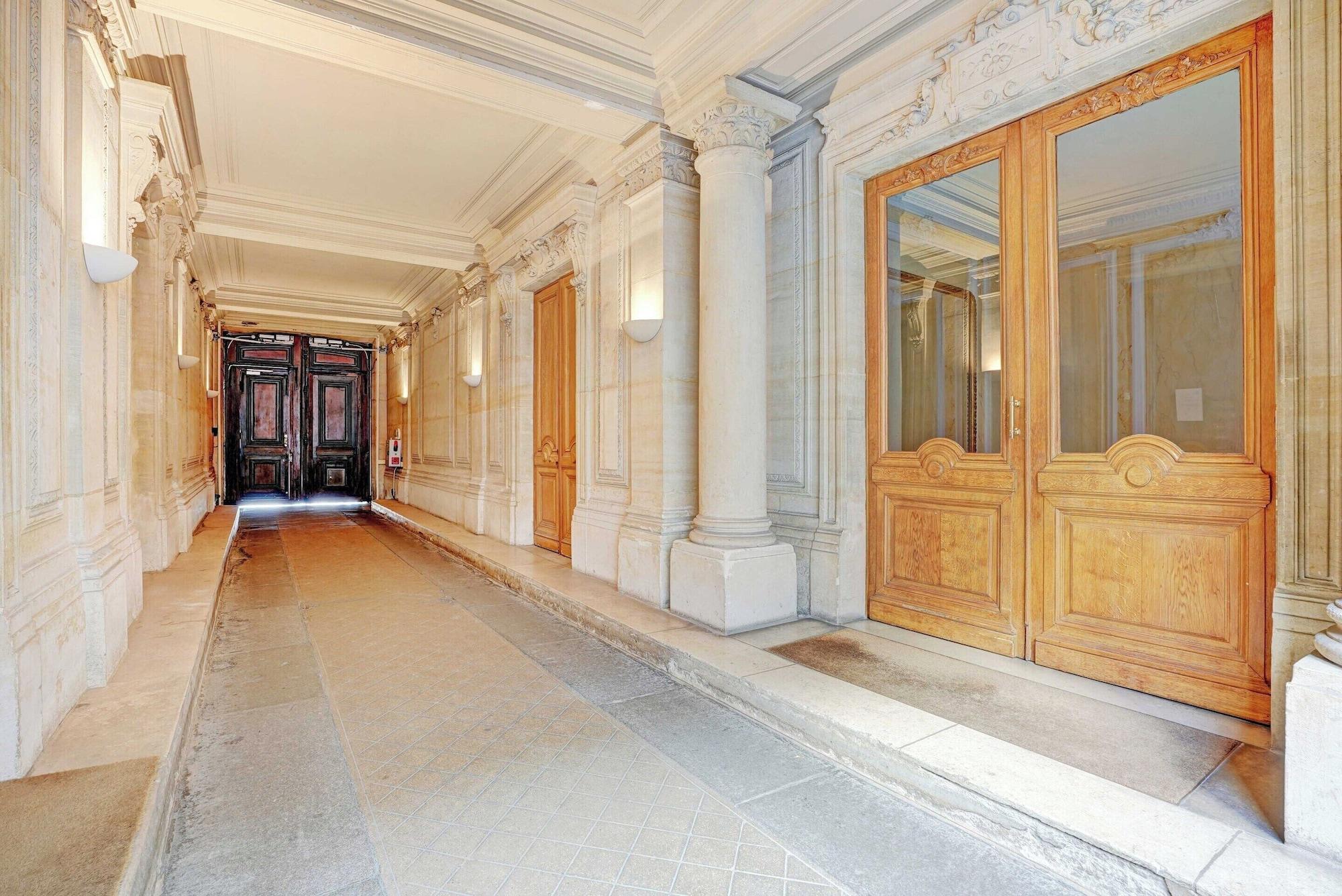 Vista Exterior Charming Apartment - 4BR -10p- Madeleine