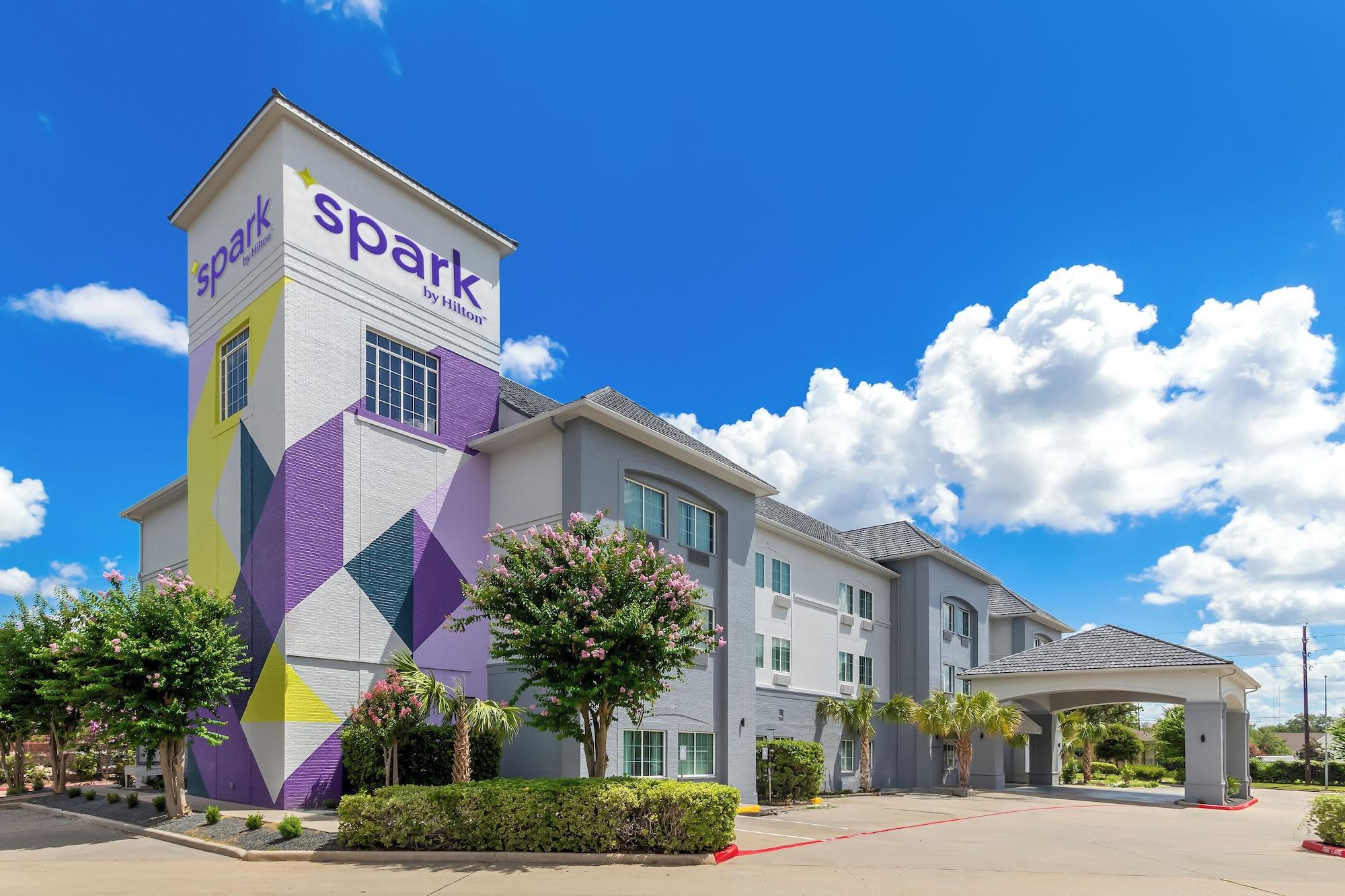 Vista Exterior Spark by Hilton Missouri City