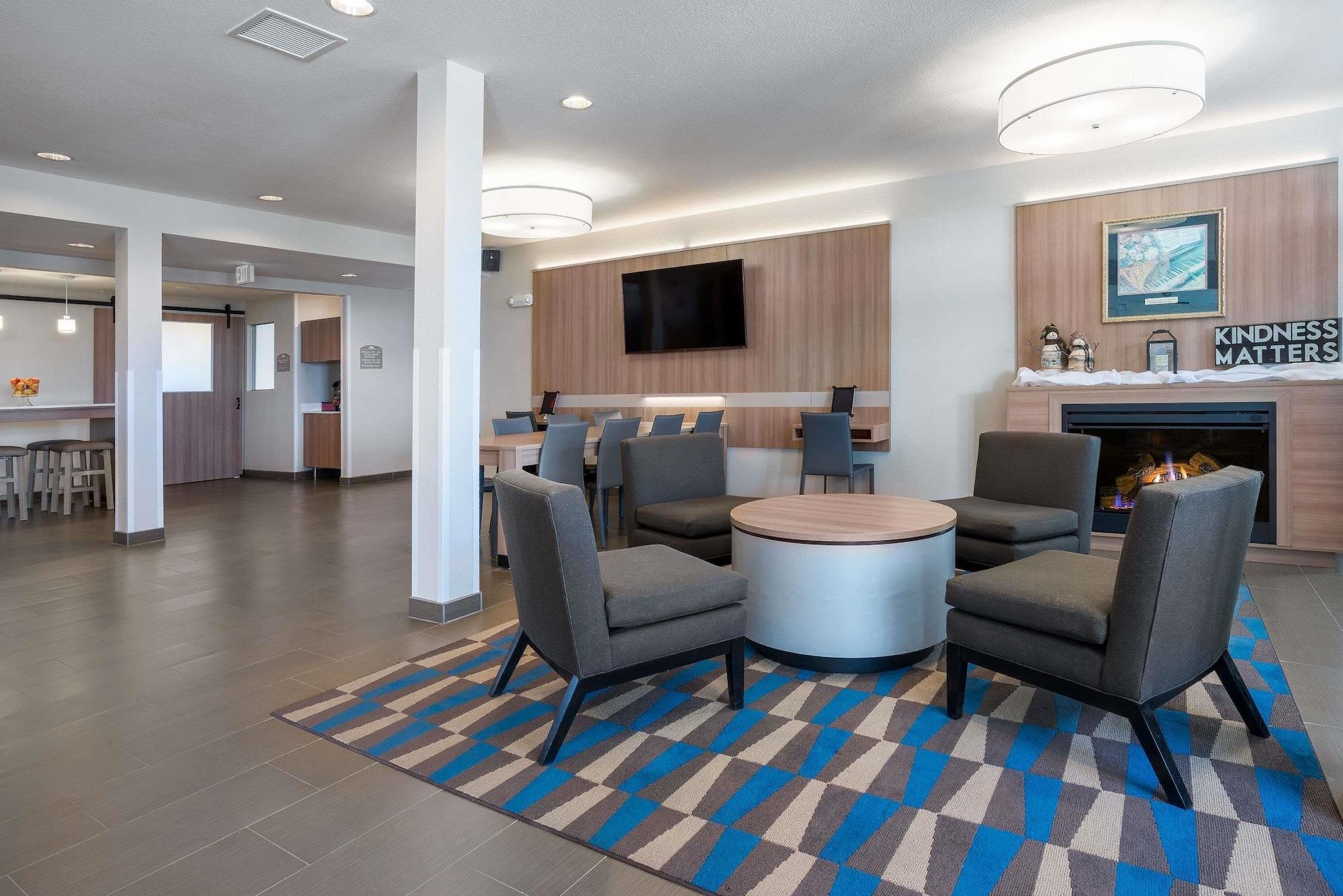 Vista Lobby Microtel Inn & Suites By Wyndham Moorhead Fargo Area