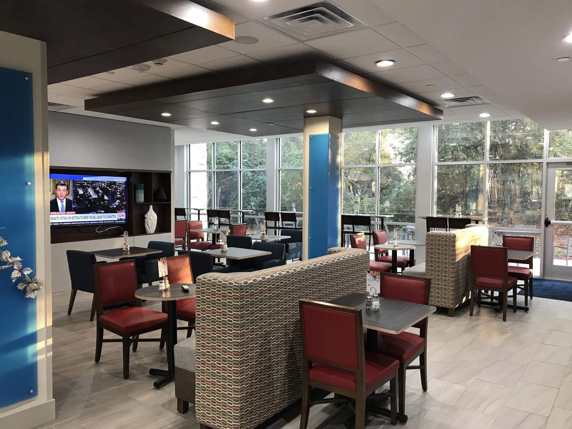Vista Lobby Holiday Inn Express Pineville-Alexandria Area by IHG