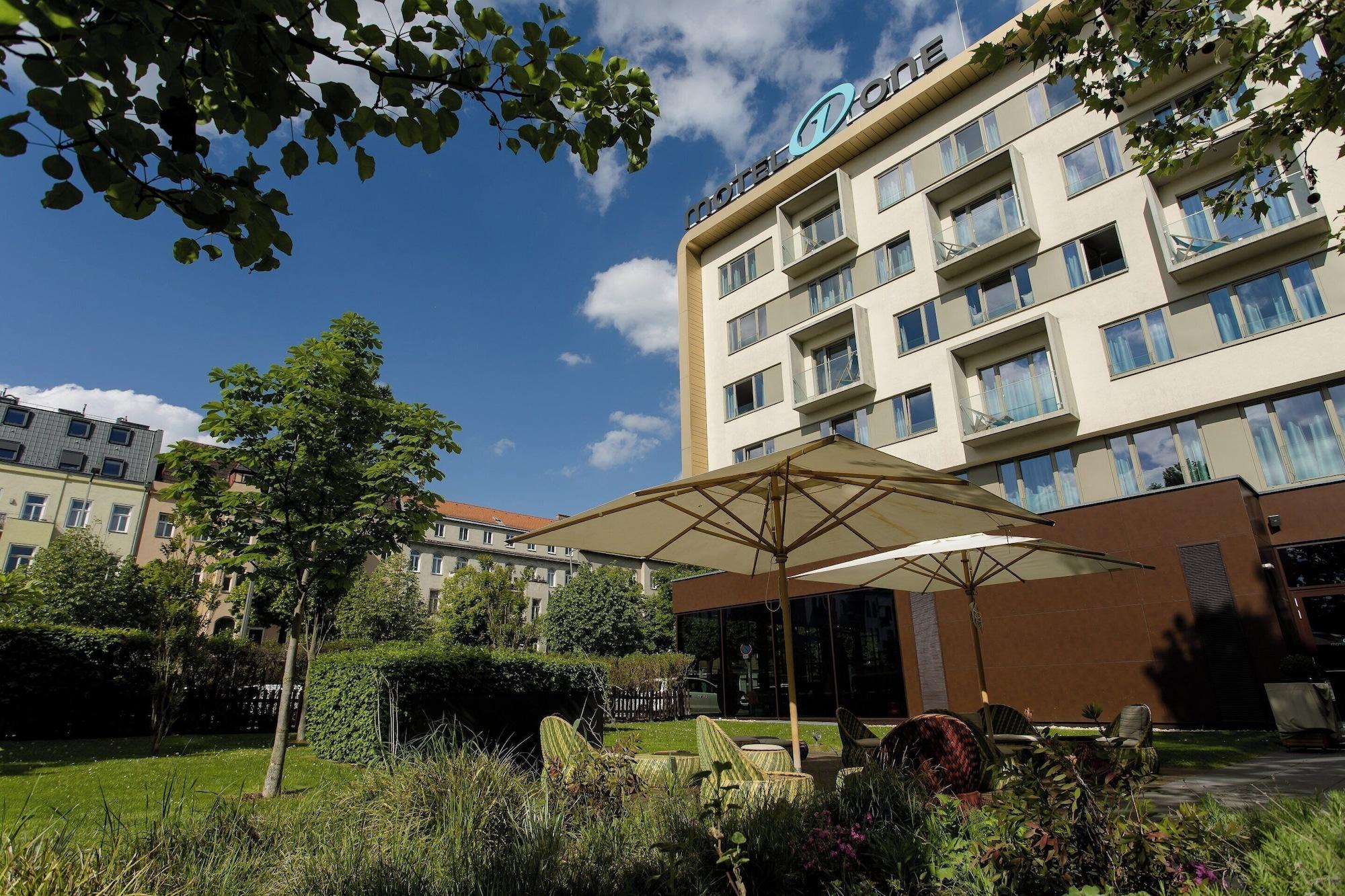 Vista Exterior Motel One Wien-Prater