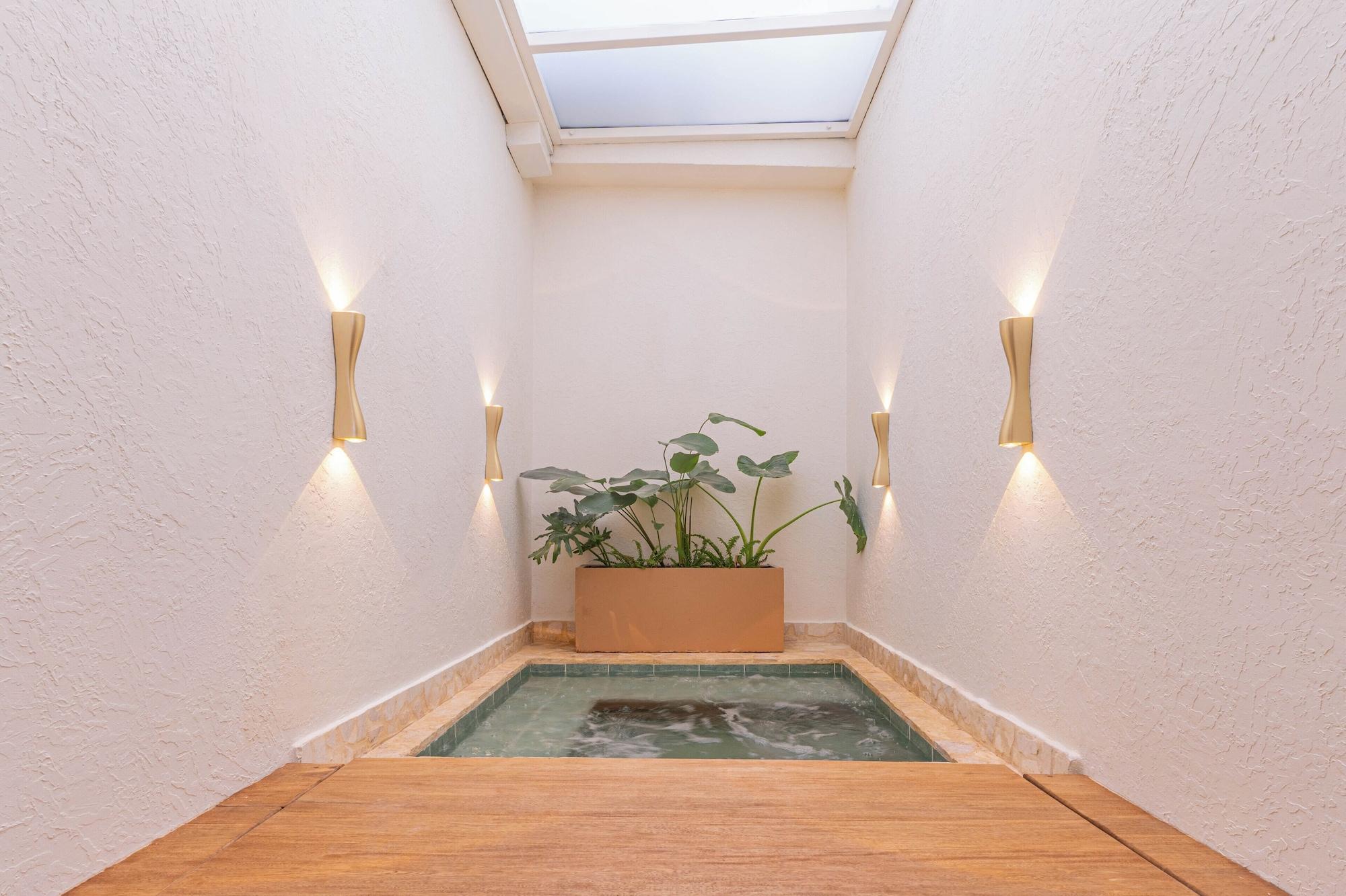 Vista Piscina Casa Museo by HOUSY